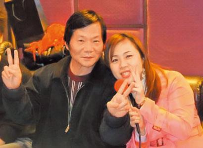 已故省議長劉炳偉(左)淡出政壇後,培養女兒劉美芳(右)接棒選議員。(翻攝劉美芳臉書)
