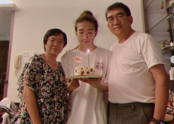 香港男團MIRROR演唱會日前發生重大事故，舞者李啟言（中）身受重傷。（翻攝李啟言IG）