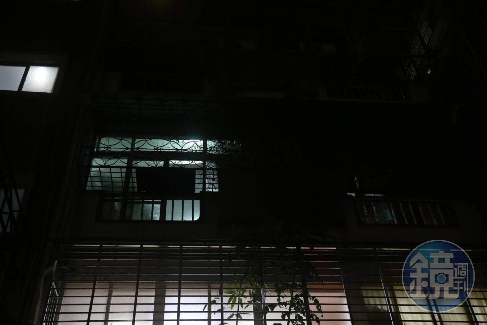 鄰居透露,死者大哥曾詢問垃圾車何時來,且被目擊曾凌晨拖行李箱。