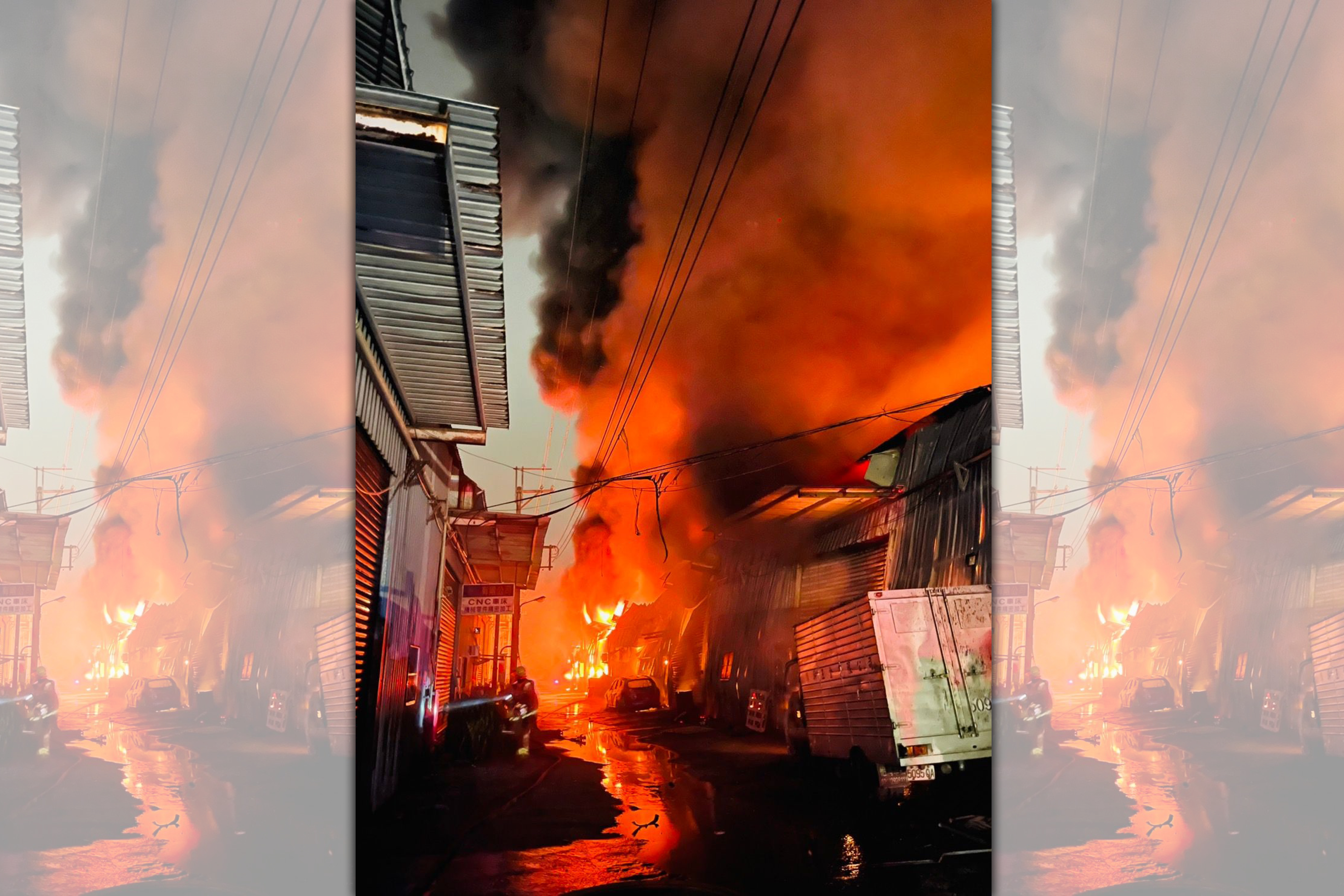 新北市蘆洲今天凌晨傳出工廠大火，10間鐵皮工廠遭燒毀，消防、義消穿梭火場滅火，阻隔延燒。（翻攝畫面）