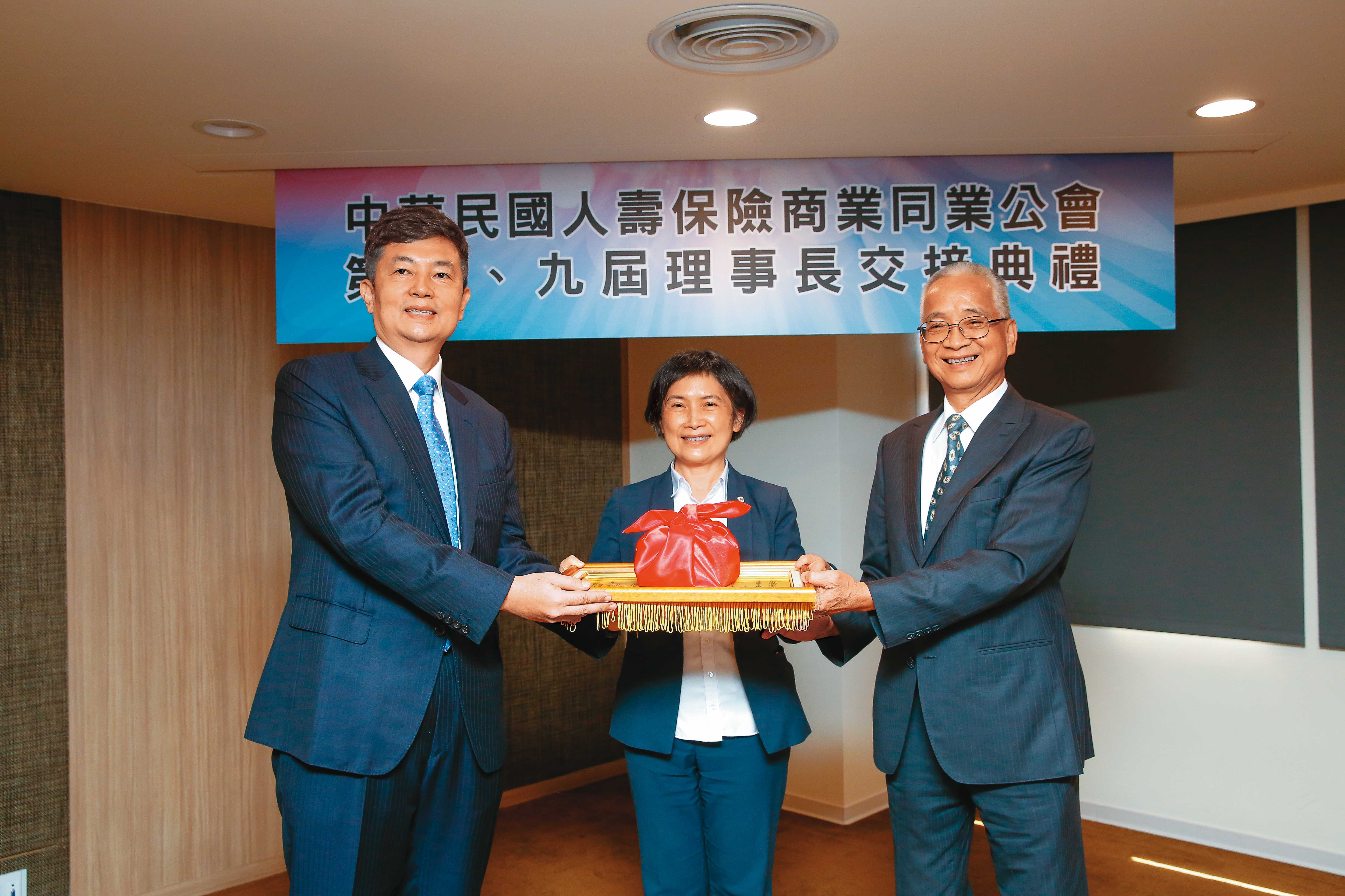 陳慧遊以壓倒性勝利，拿下壽險公會理事長也改變新造型。