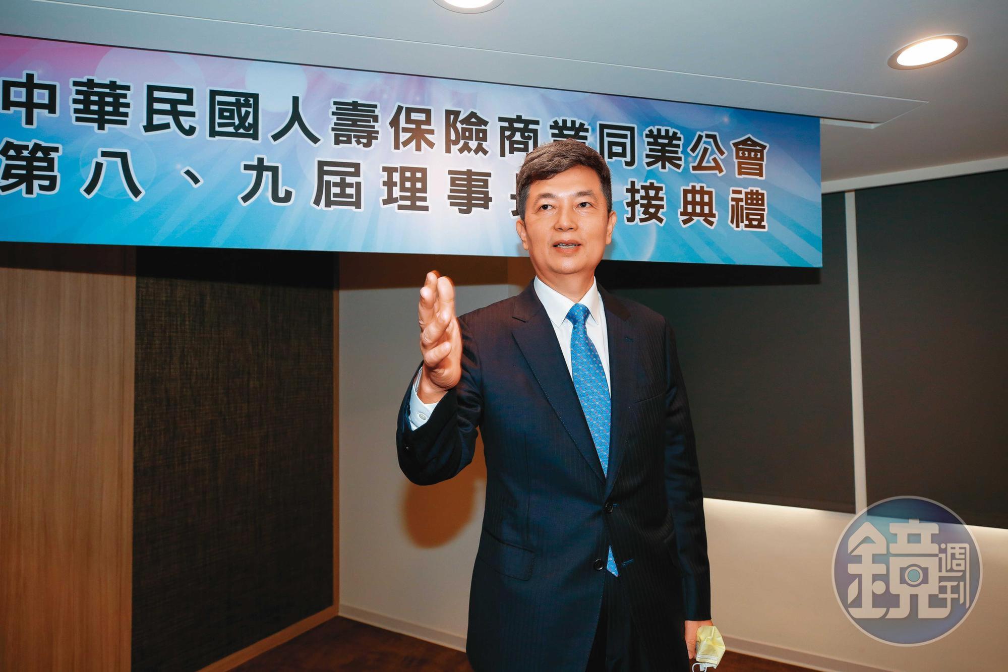壽險公會理事長改選,代表中小型業者出征的陳慧遊拿下壓倒性勝利。