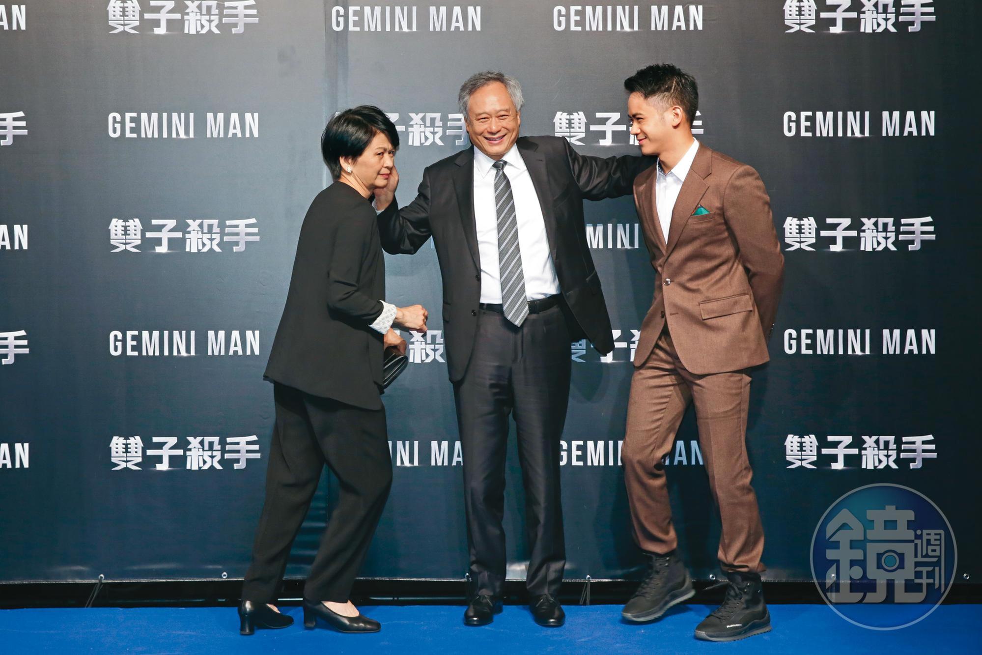 雖然活在爸爸李安(中)大名鼎鼎之下,李淳(右)表現出來相當不「靠爸」,而且希望自己演技獲得肯定。左為媽媽林惠嘉。