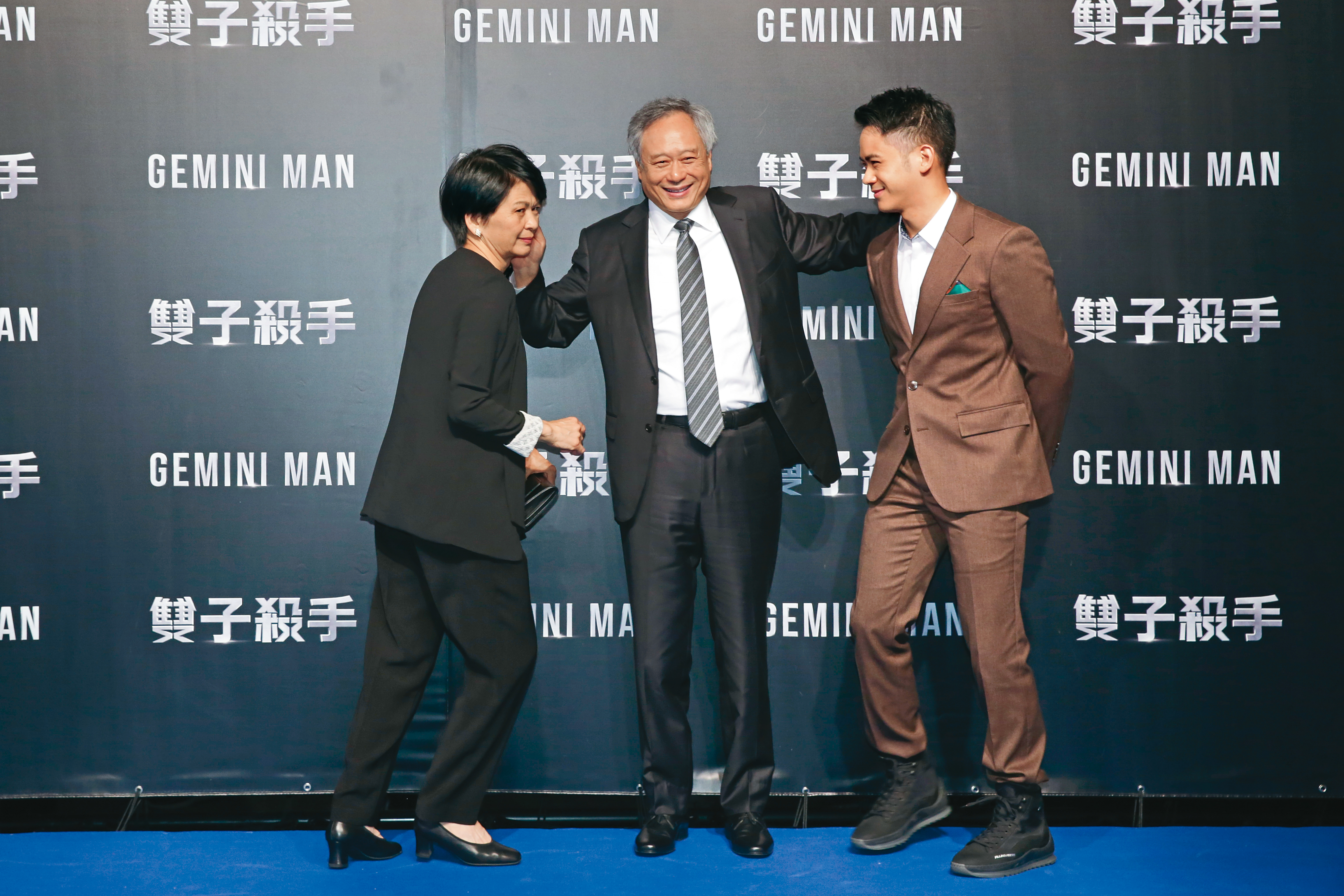 雖然活在爸爸李安（中）大名鼎鼎之下，李淳（右）表現出來相當不「靠爸」，而且希望自己演技獲得肯定。左為媽媽林惠嘉。