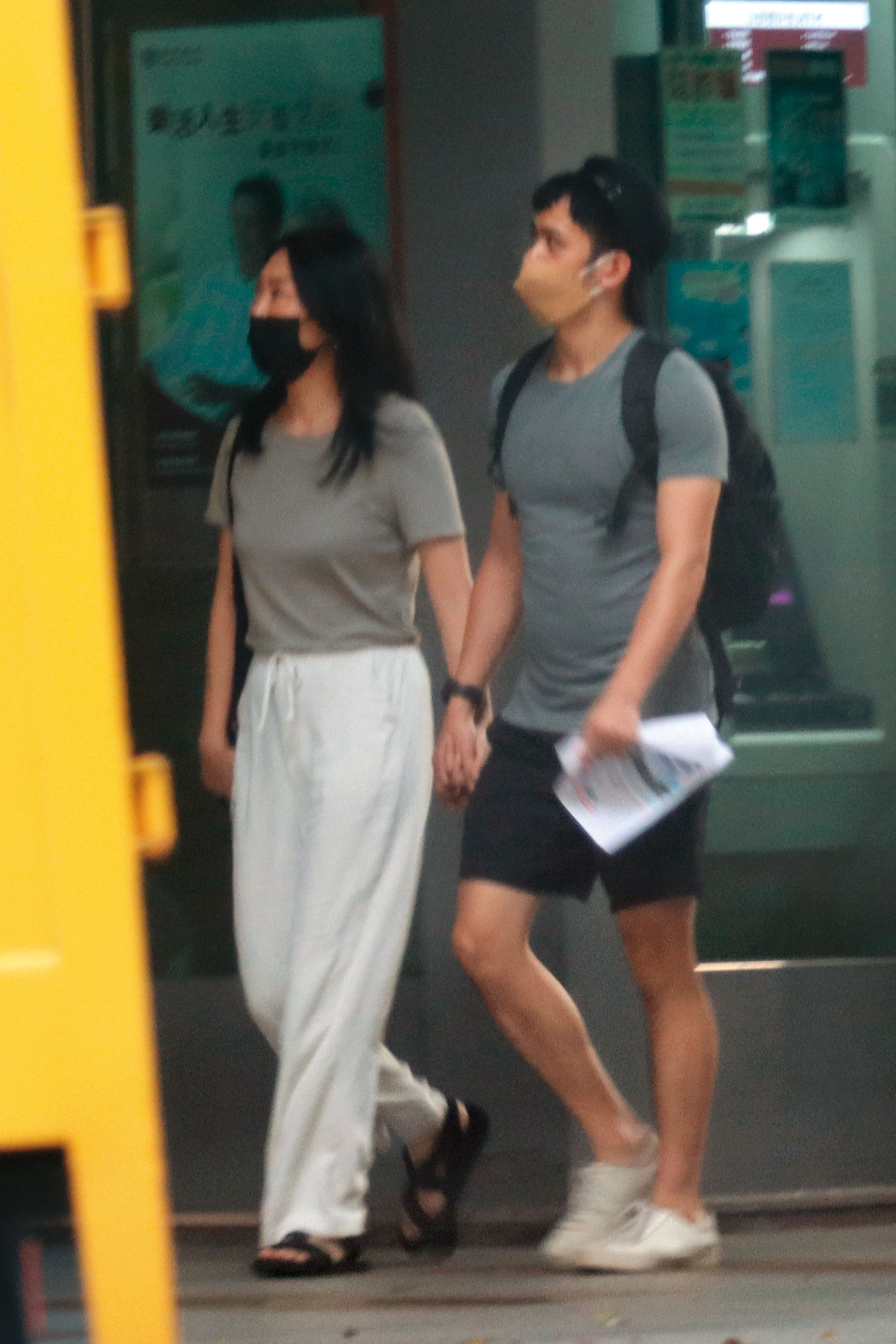 15：23，完成午餐行程之後，李淳先跟老婆回家。過去2人被拍到回的是大坪林的家（工作室）。