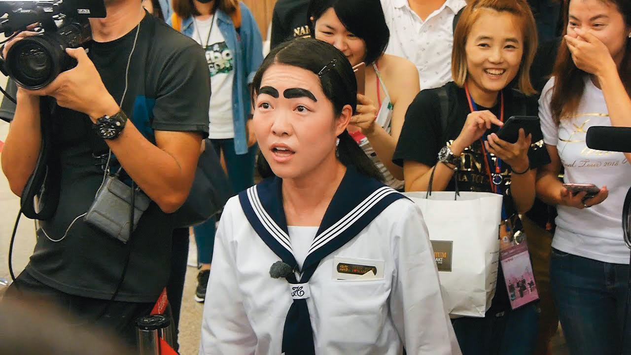 2018年安室奈美惠來台舉行告別巡演時,井本絢子配合綜藝企劃來台看演唱會。(翻攝自網路)