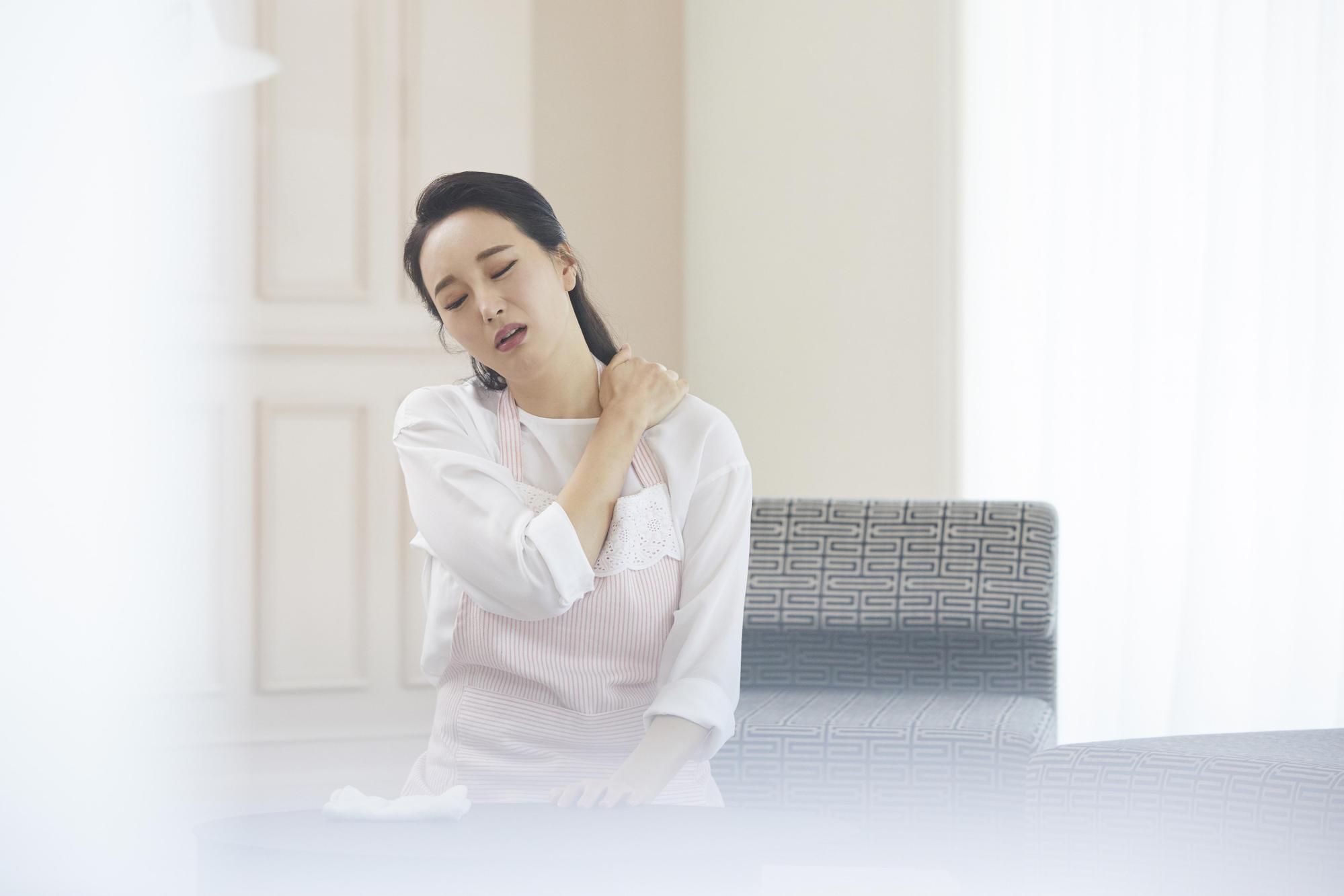 人妻在網路抱怨母親重男輕女，女兒理所當然當傭人，卻放任兒子啃老。（示意圖，xFrame） 