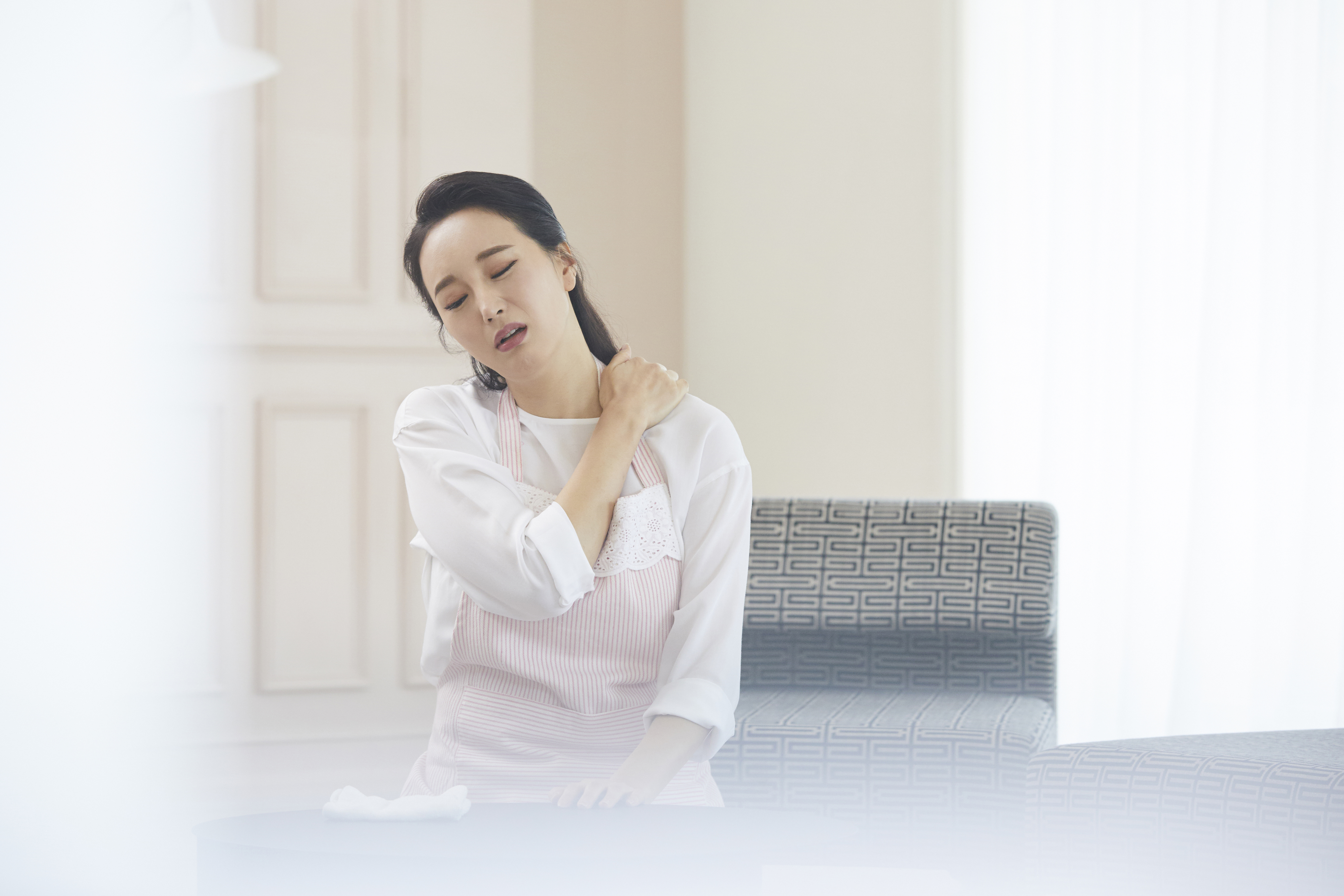 人妻在網路抱怨母親重男輕女，女兒理所當然當傭人，卻放任兒子啃老。（示意圖，xFrame） 