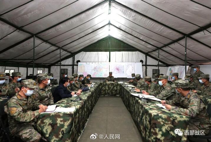 中國派遣西部戰區前方指揮組前往,共動員1900多名前往救災。(翻攝自人民網微博)
