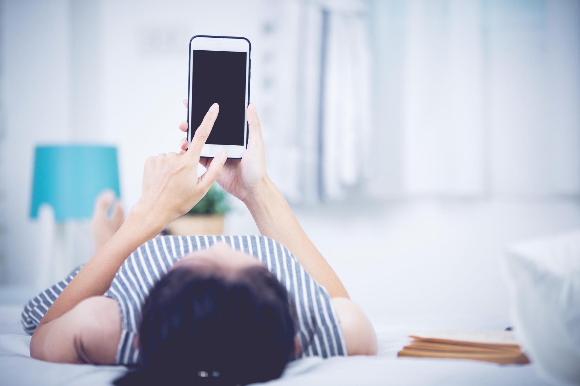 一名女網友表示，自己接到一名男子電話，他佯裝成衛生局人員藉機騷擾。（示意圖，東方IC）