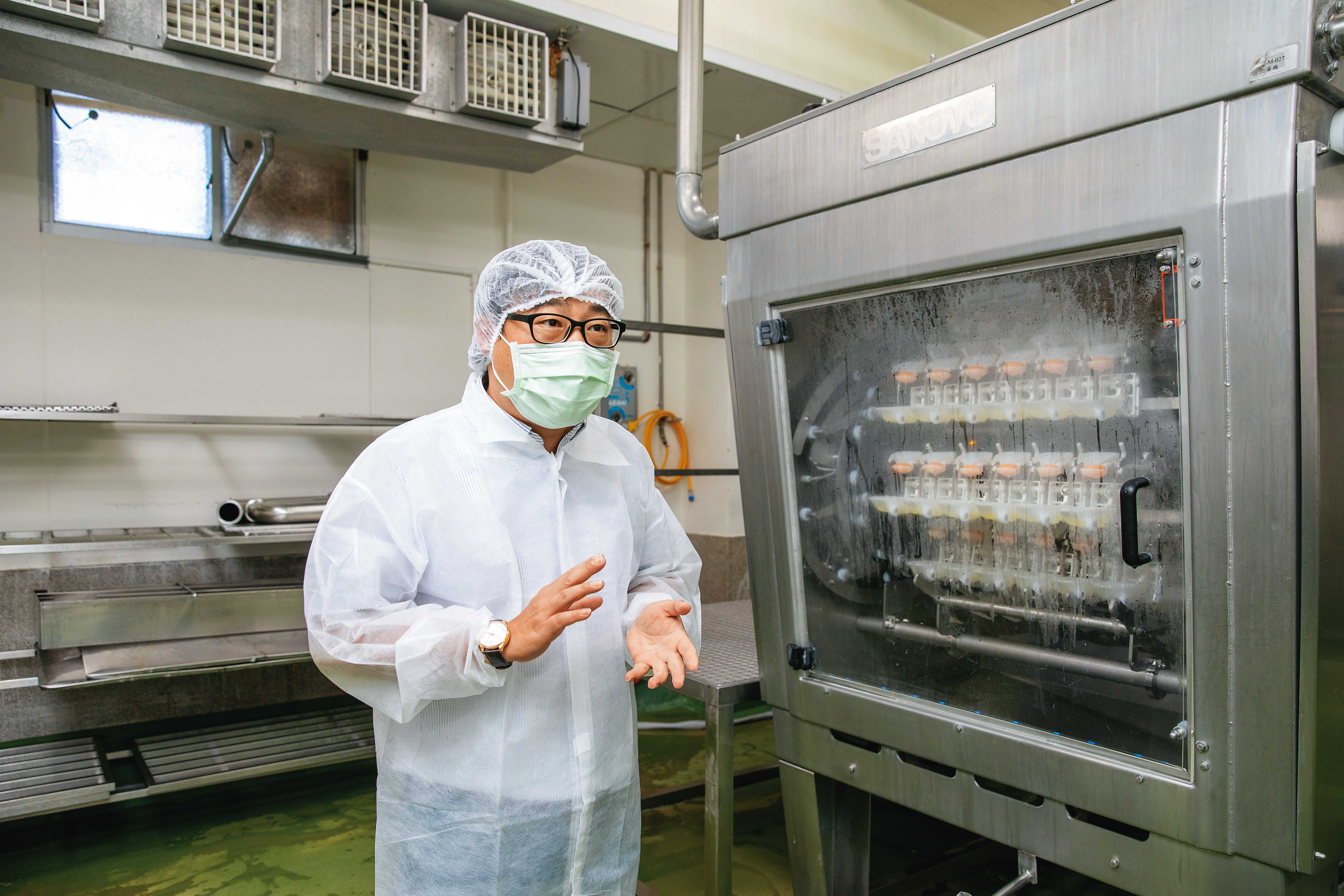 陳昭延斥資7千多萬元，選用丹麥的殺菌設備製作液體蛋，溫度與時間的調整皆需深厚經驗。