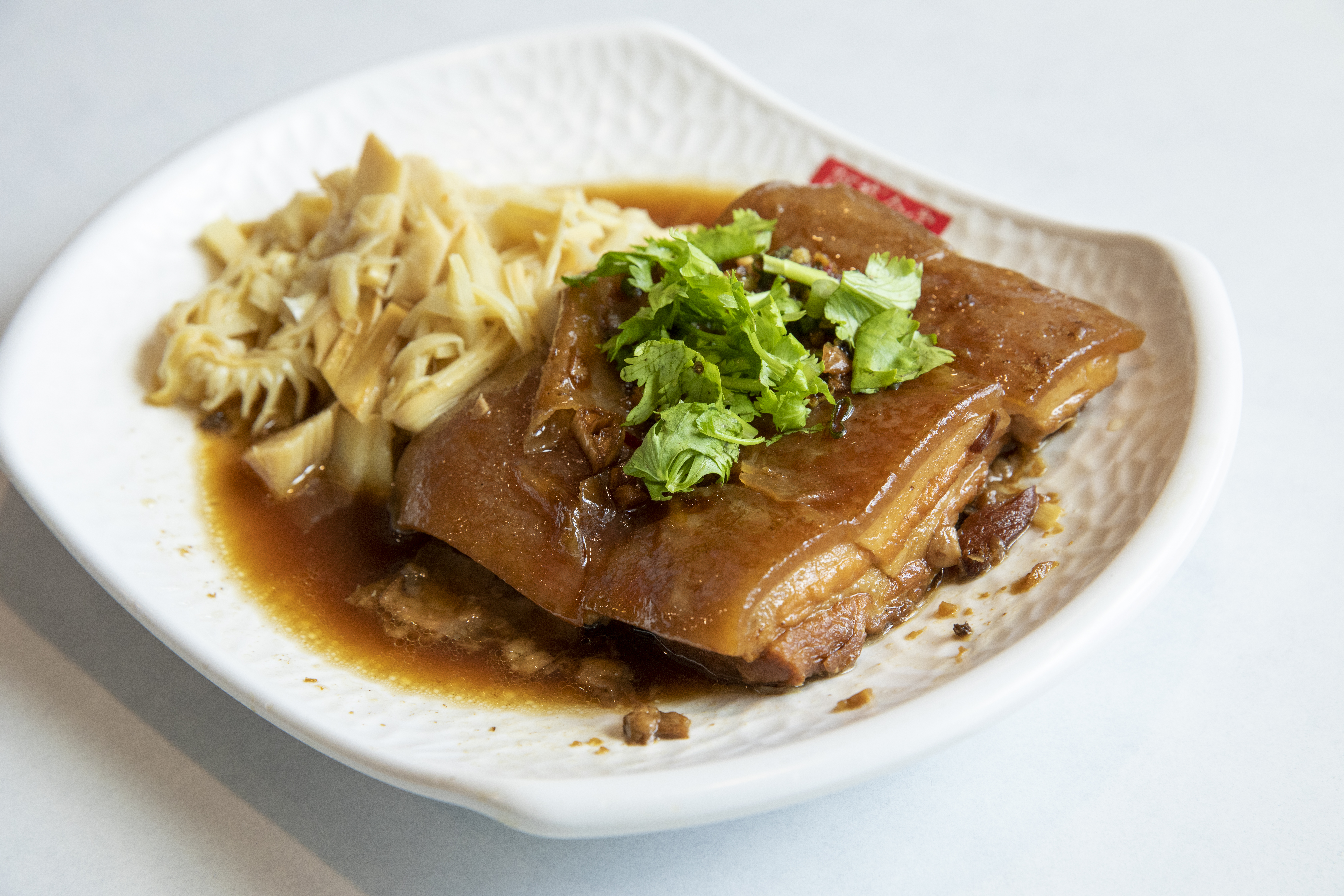 封肉皮Q肉嫩，不會過於肥膩。（小封，300元／份）