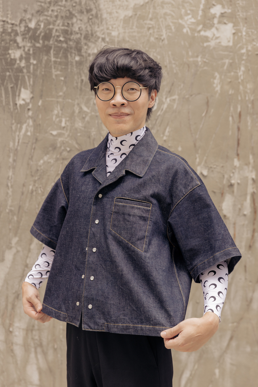 盧廣仲光是造型就試了很多次，內外均與原著角色很相像。（氧氣電影）