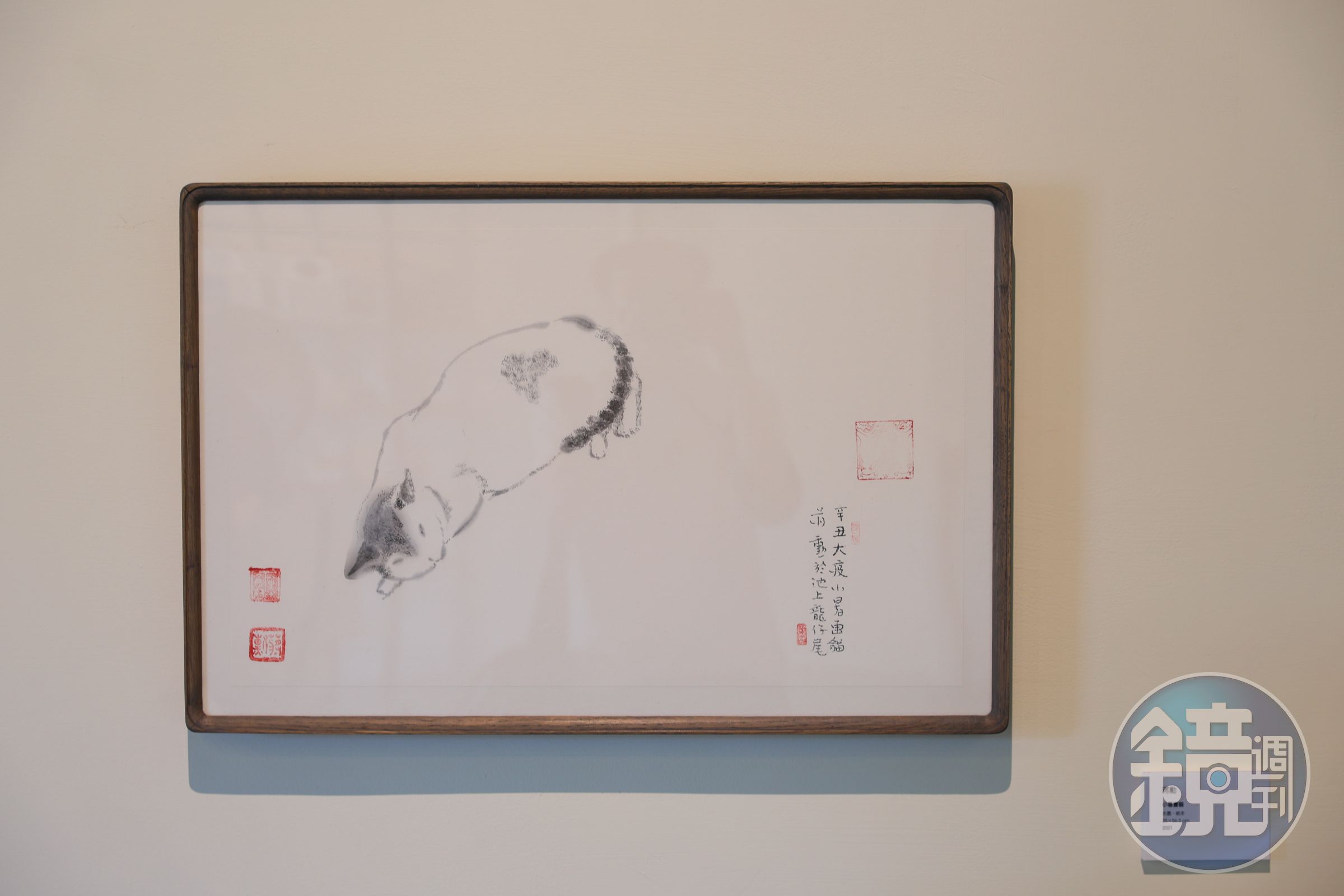 蔣勳的《小暑畫貓》，以獨特水墨筆觸勾劃出小貓慵懶。