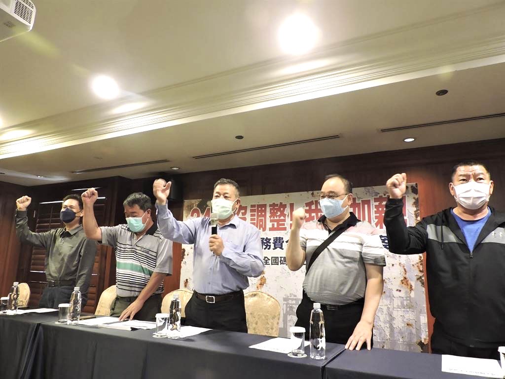 全國碼頭工會聯合會呼籲，業者不要利用錯誤訊息干預政策實施，否則全國碼頭工人將採取強烈的抗議行動。（讀者提供）