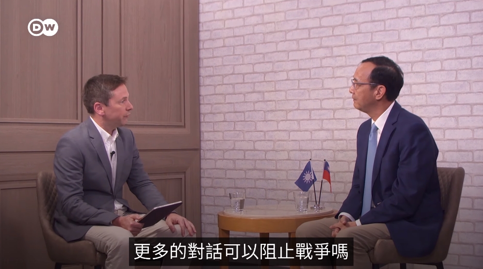德國之聲記者反問，「你真的相信更多對可阻止戰爭嗎？」（翻攝自德國之聲臉書）