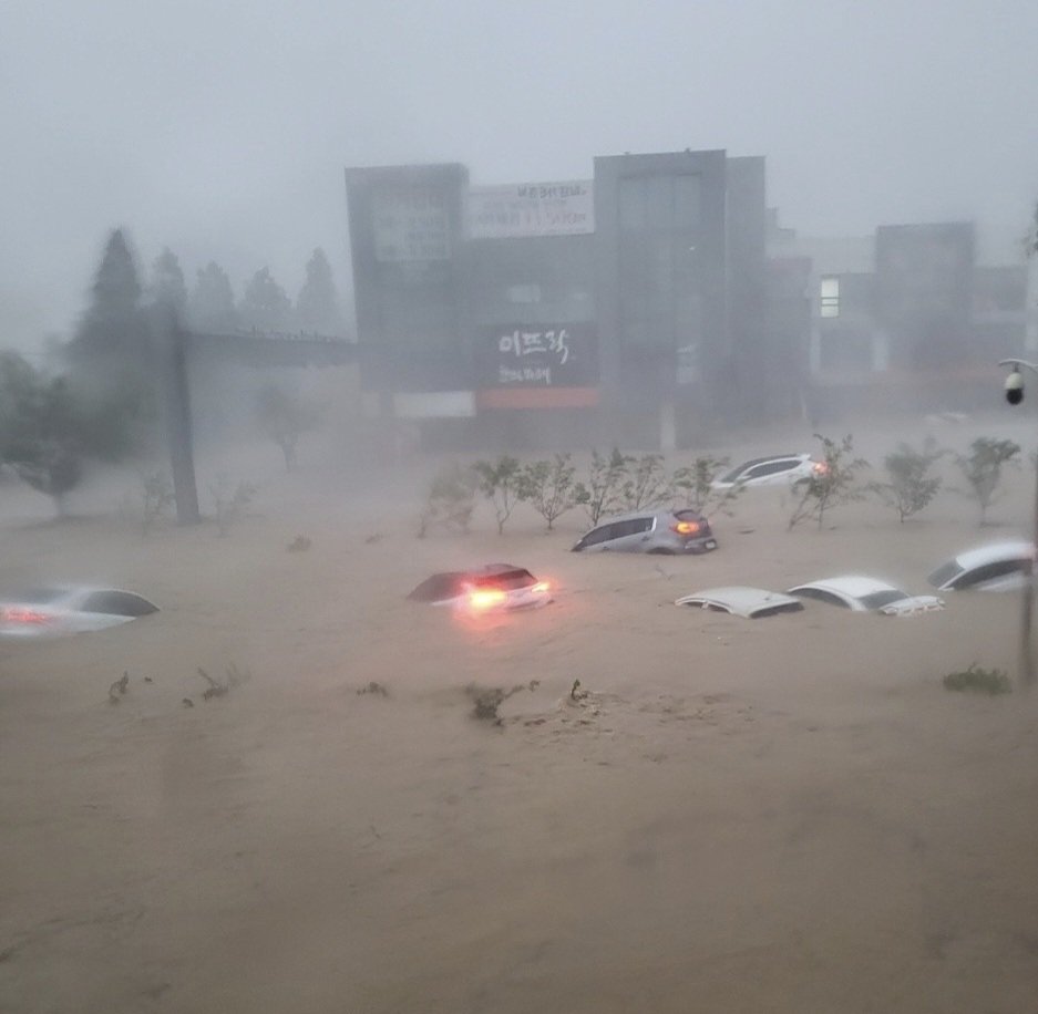 軒嵐諾重創南韓，帶來豐沛雨量。（翻攝自推特）