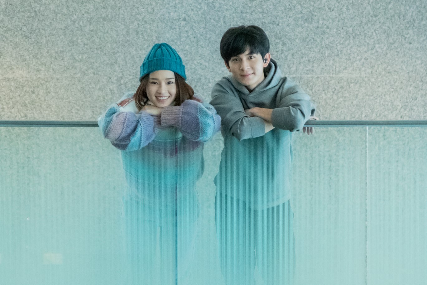 盧以恩（左）與林暉閔（右）在電影《科學少女》搭檔演出，充滿自然火花，獲得一致好評。（華影國際提供）