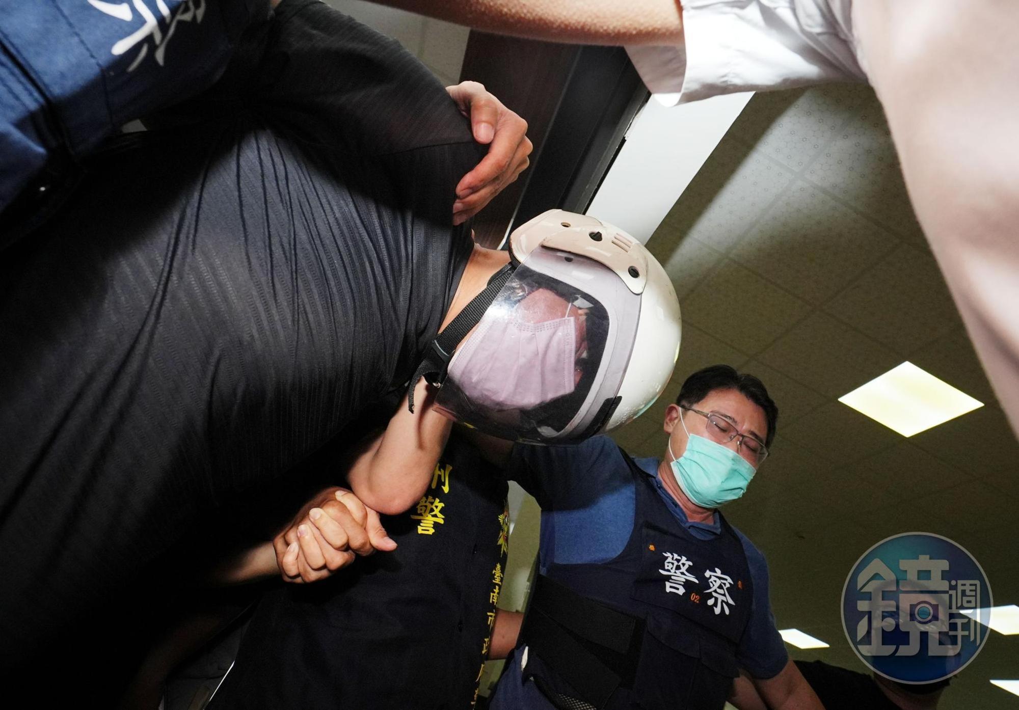 砍殺2警的林信吾被依7罪起訴。