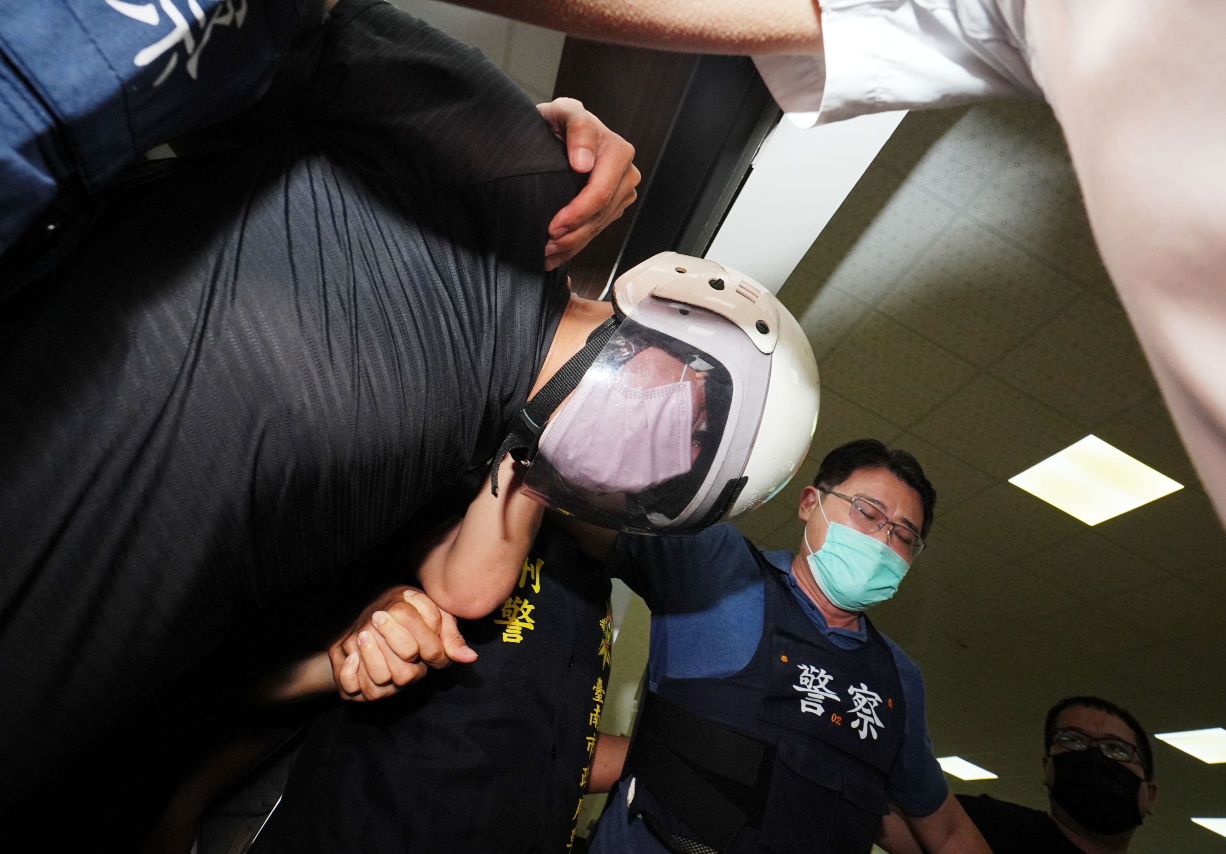 犯下殺警案凶嫌林信吾一審遭判死刑，辯方二審聲請調閱教化可能性的錄音檔，引發被害者家屬情緒崩潰。（本刊資料照）