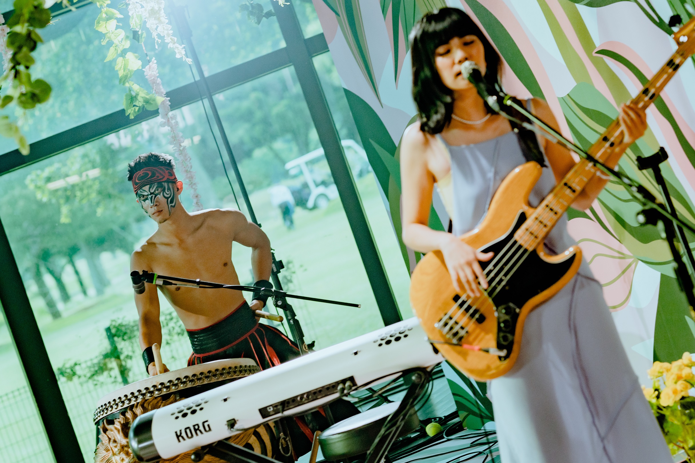 大象體操以「迎神」為主題，結合九天民俗技藝團擊鼓節奏。（高雄電影節提供）