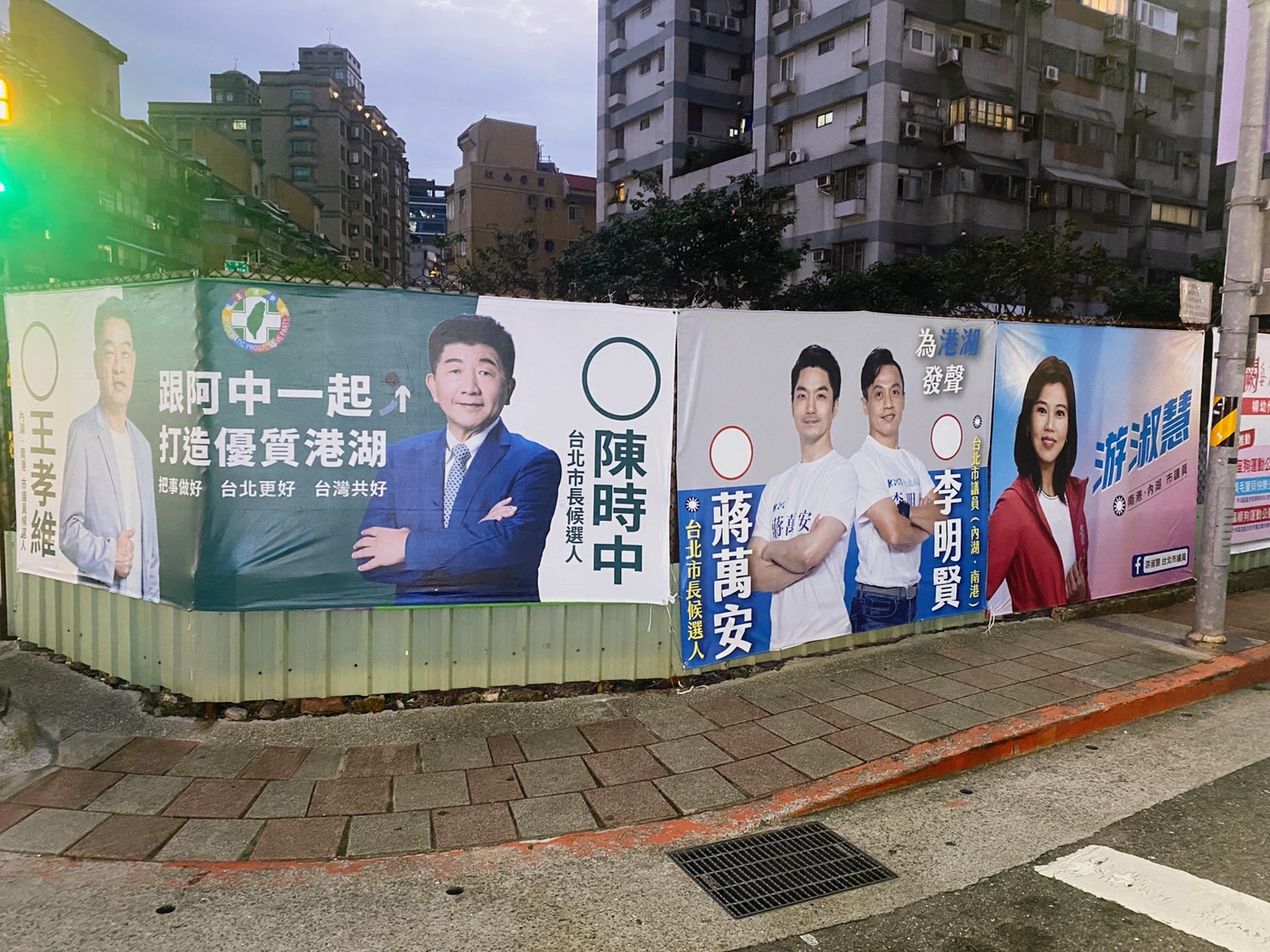 台北市建管處表示，市長及市議員候選人的競選廣告物得設置期間為9月26日至11月25日。