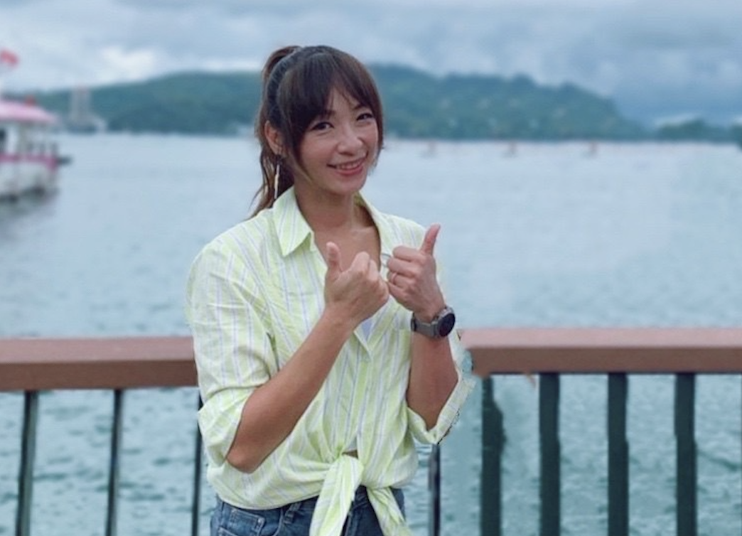 段慧琳日前參加日月潭舉行泳渡活動，沒想到竟然遇上40年來最惡劣天氣，為了節目她硬著頭皮下水。(GoGoTaiwan提供)