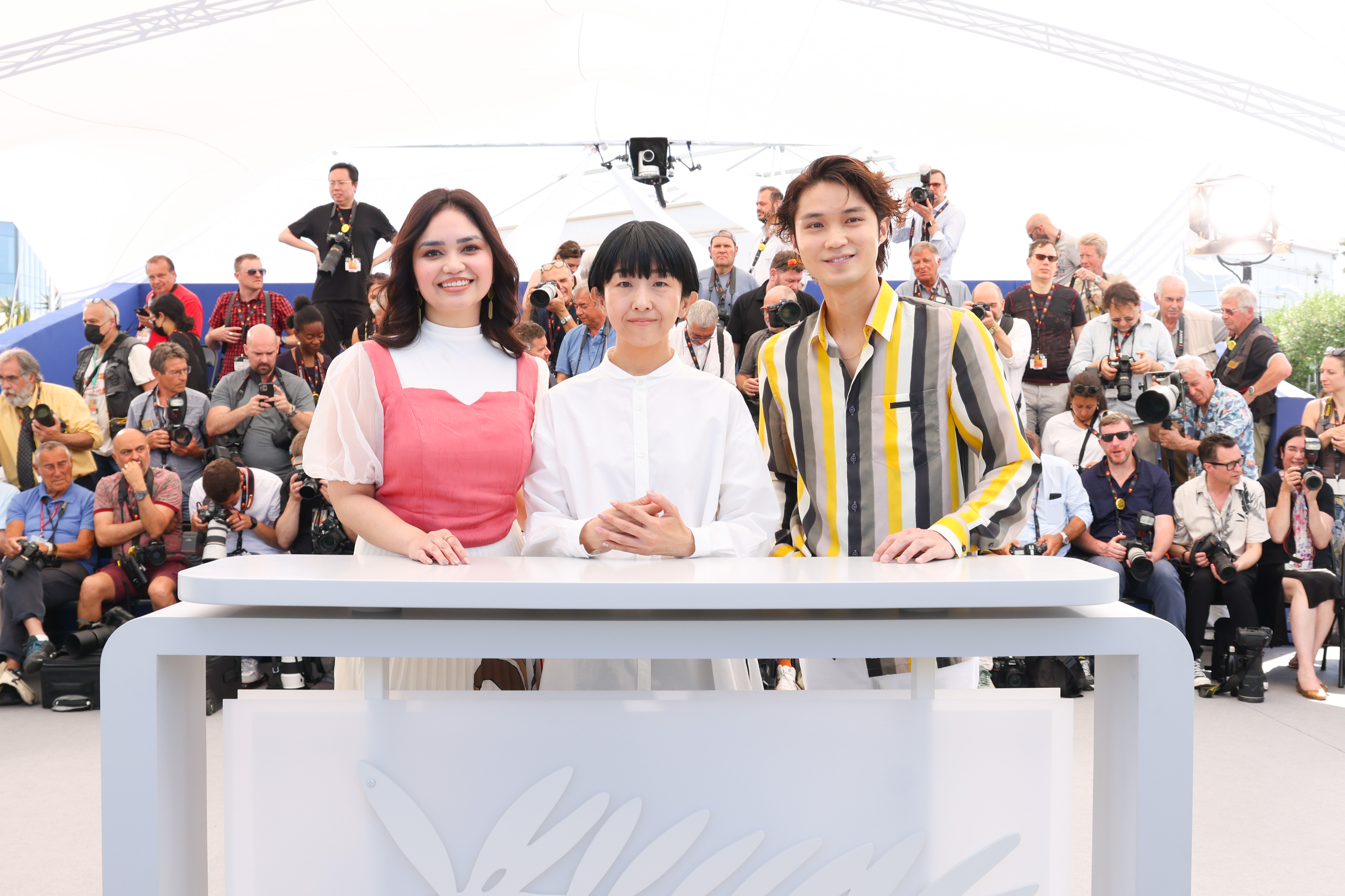 早川千繪(中)編導的《七五計劃》入選今年坎城影展,她與菲籍演員史黛芬妮艾莉安和磯村勇斗一起飛往法國出席活動。(天馬行空提供)