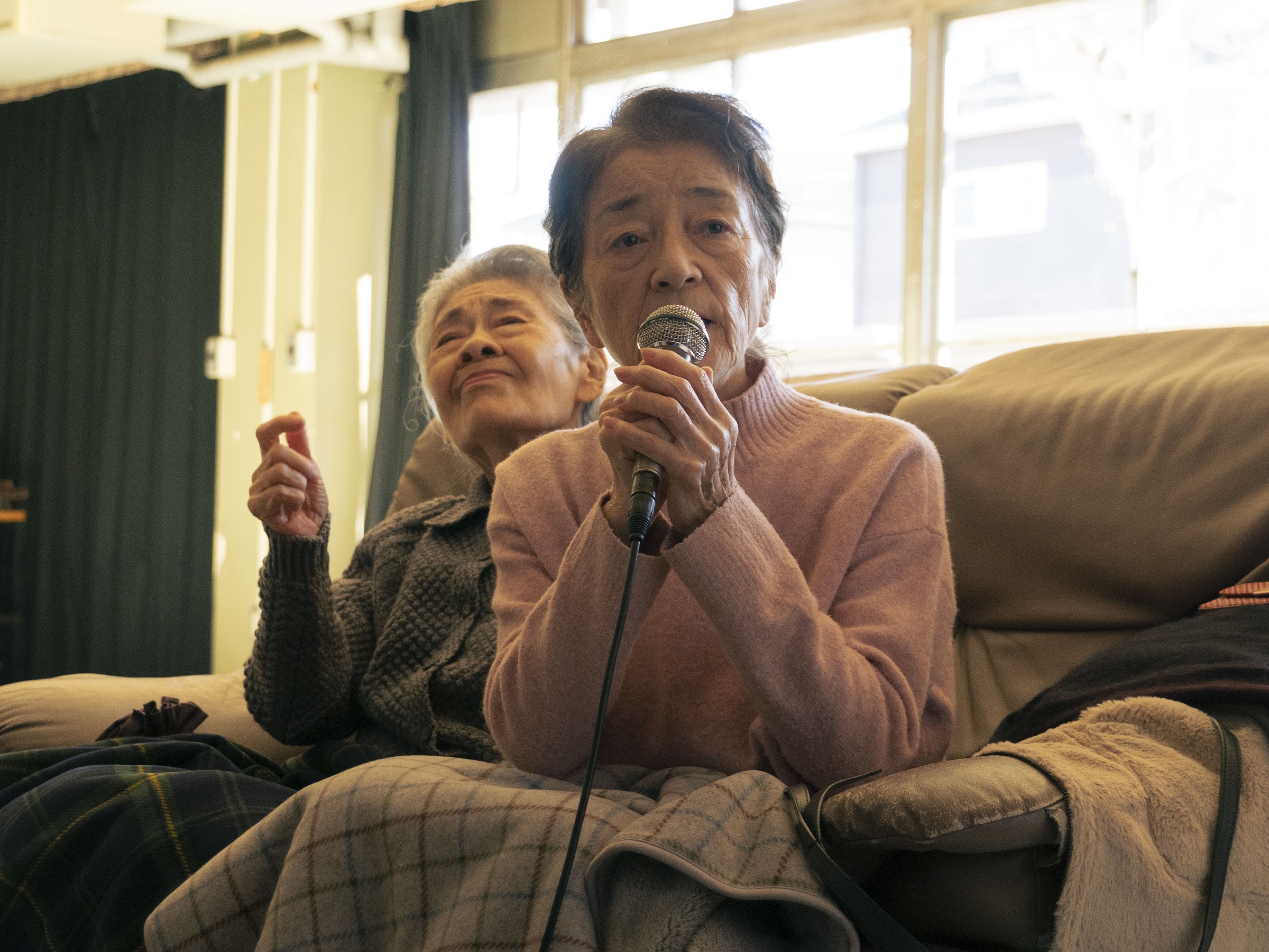 倍賞千惠子(右)是《七五計劃》編導早川千繪的不二人選,倍賞和早川見面後也立刻決定接演。(天馬行空提供)