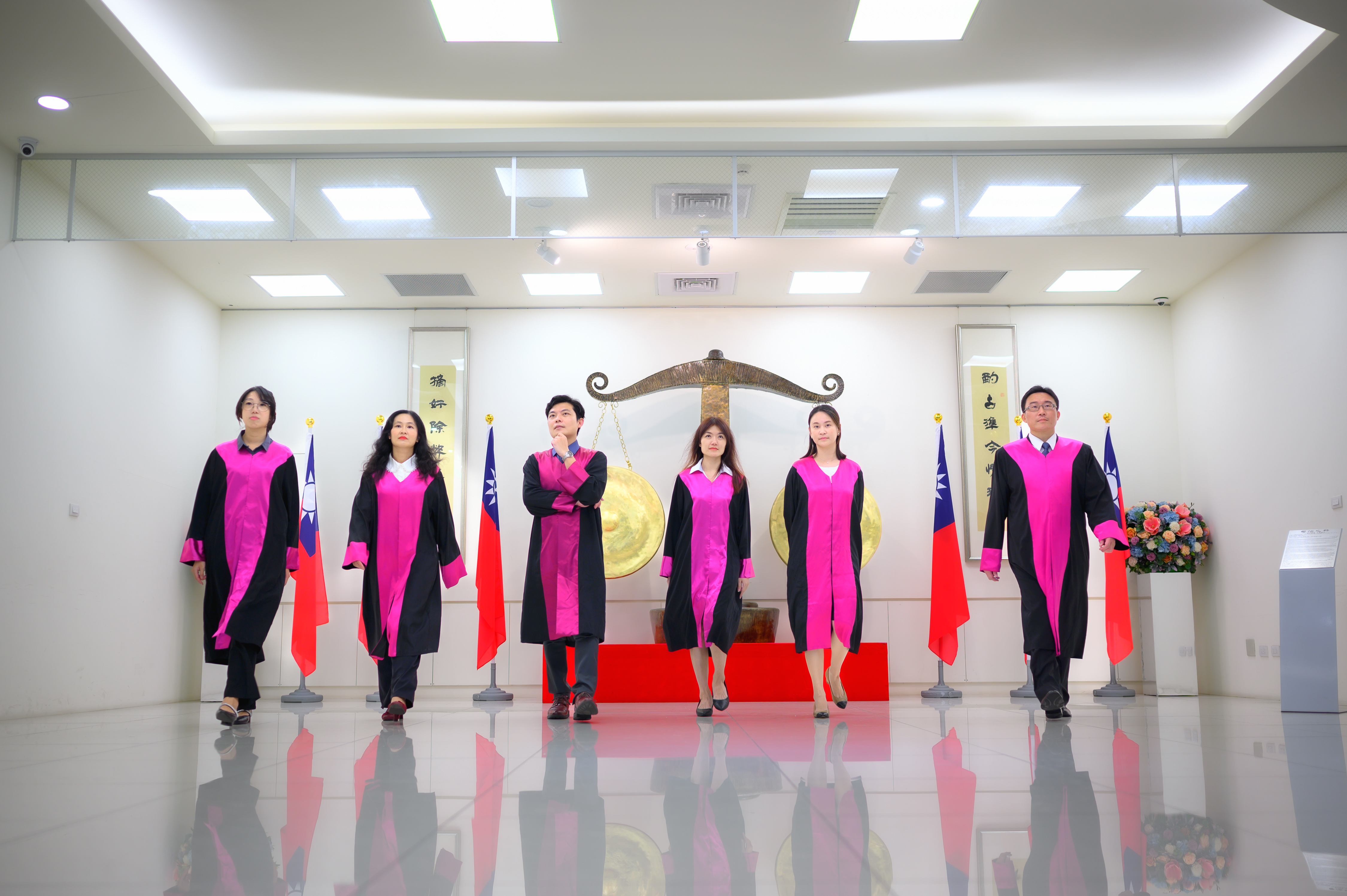 邢泰釗下令全國檢察官嚴正執法，將藉由警察機關1057所派出所及60處調查局處站，佈建1萬枚以上地雷，經由「全民檢舉 處處地雷」等情資，嚴厲查察不法賄選。（最高檢提供）
