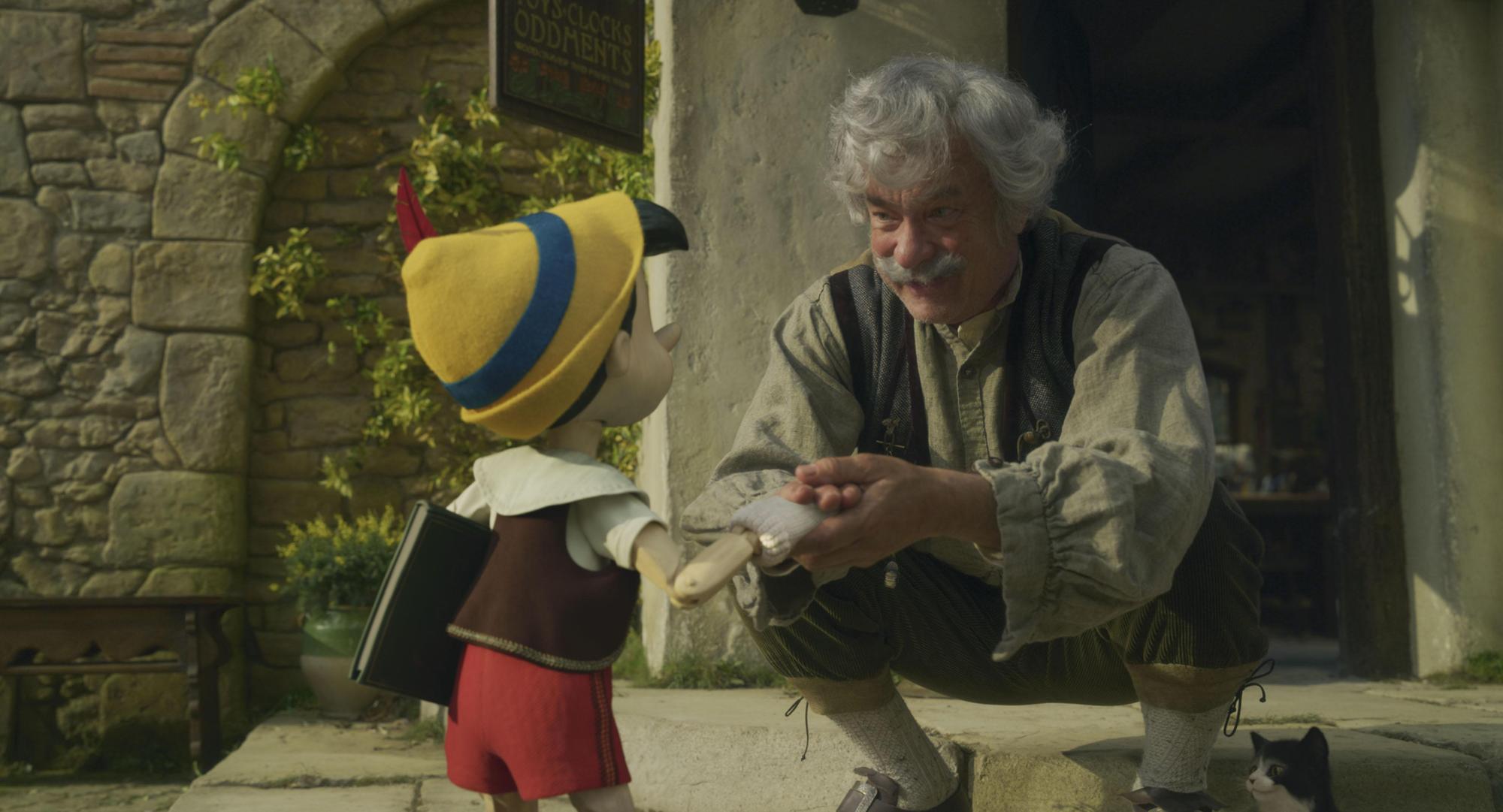 湯姆漢克斯(右)主演的《小木偶奇遇記》即將Disney+平台上架。(迪士尼提供)
