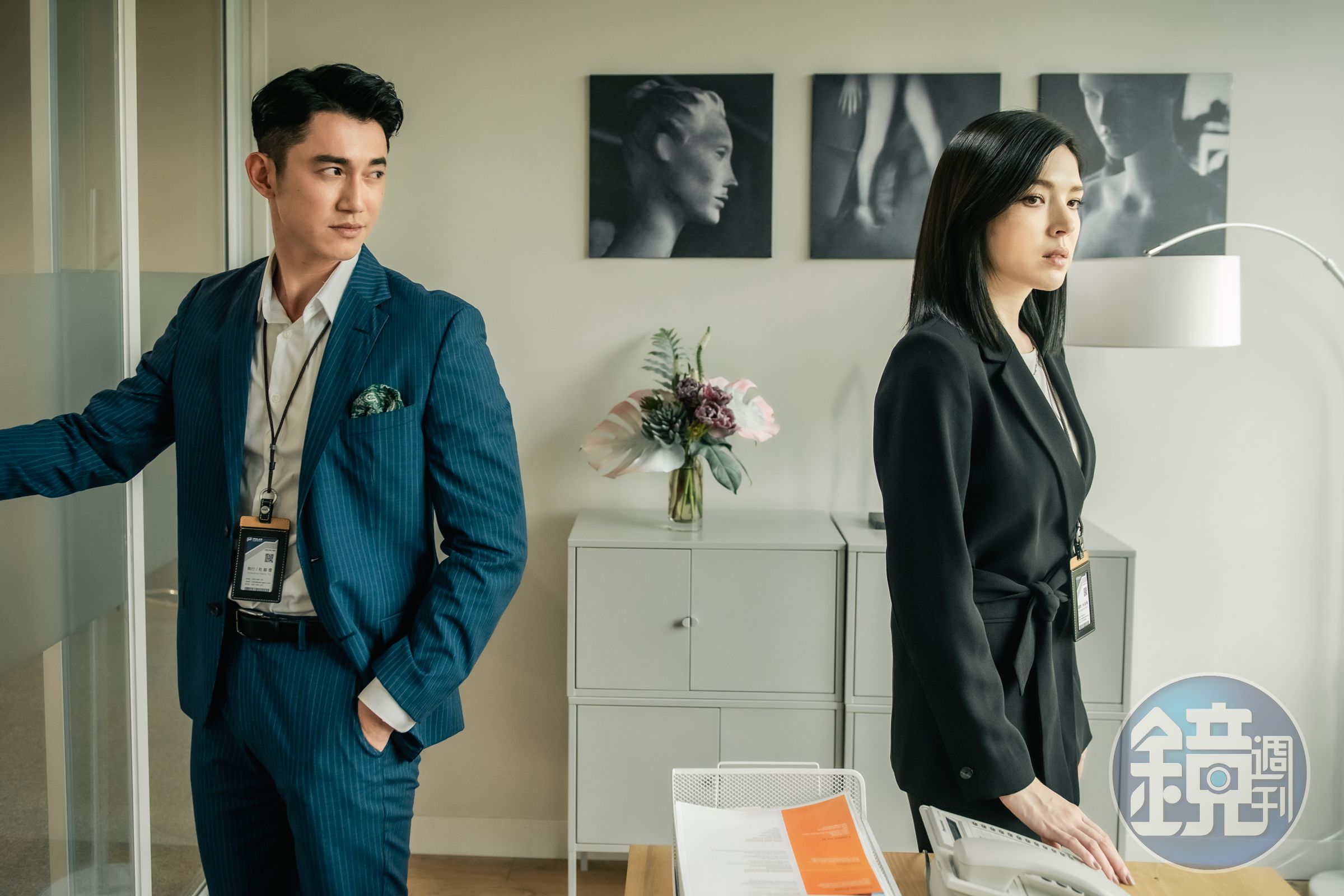 Netflix全新華語懸疑劇《她和她的她》許瑋甯（右）與吳慷仁（左）對戲。（Netflix提供）
