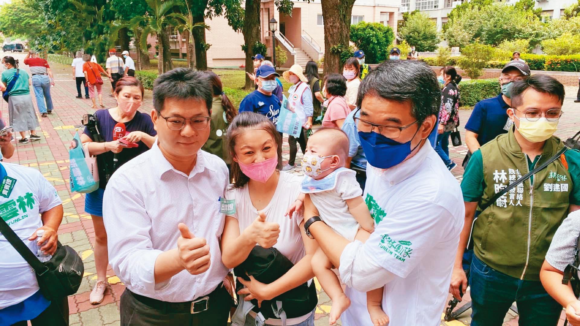 雲林幸福指數敬陪末座，挑戰縣長大位的劉建國（右一）宣示要扭轉頹勢。（翻攝劉建國臉書）