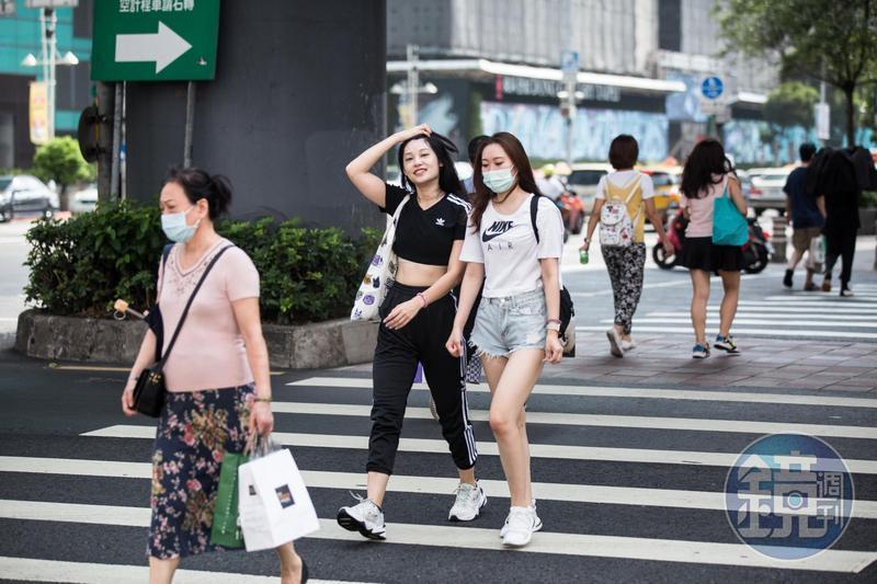 氣象專家賈新興表示,週四、五在東南方海面有颱風生成的機率很高。