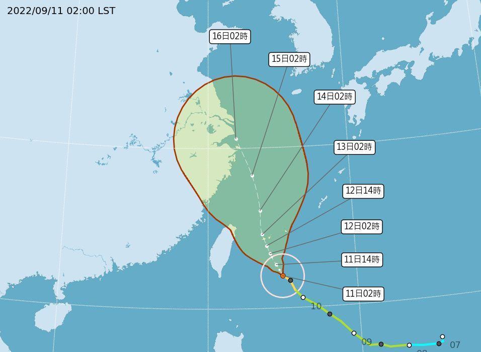 中央氣象局公布中颱「梅花」的預估路徑。(中央氣象局提供)