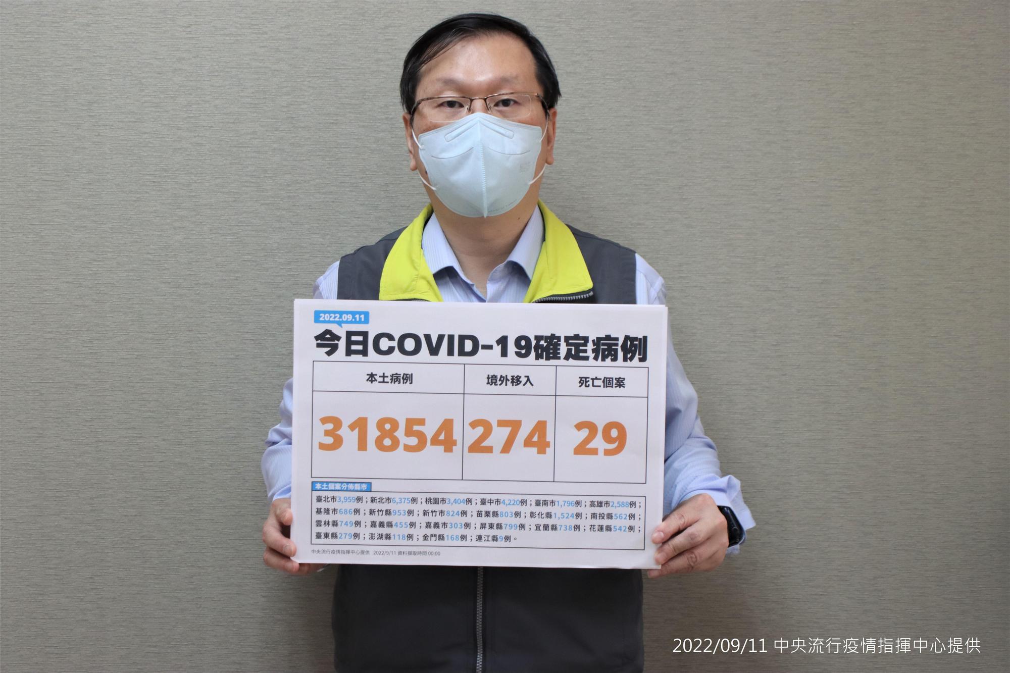 莊人祥說明今天疫情狀況。(指揮中心提供)