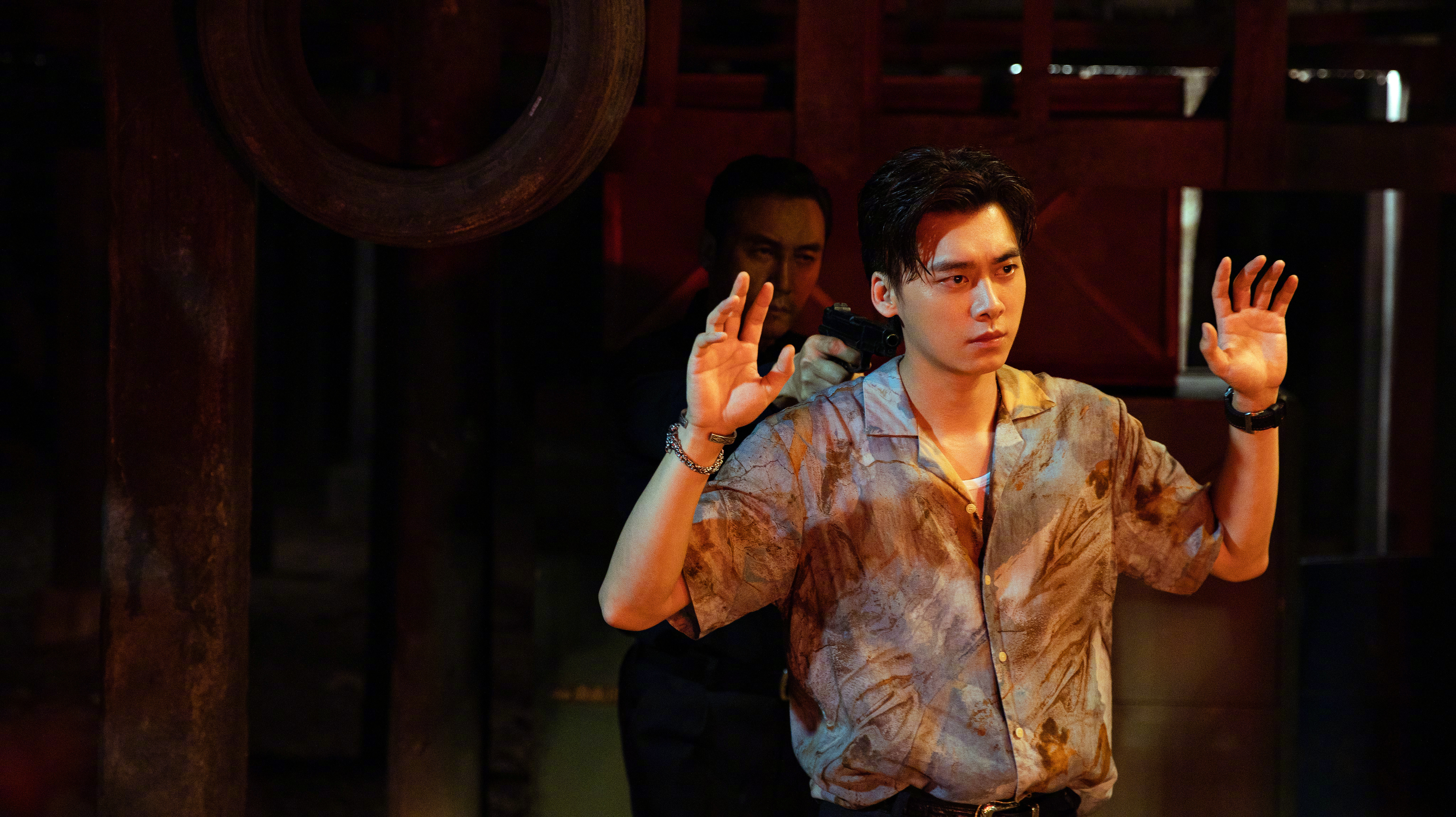 大陸男星李易峰因買春被逮，今被警方發通報公示於眾，圖為其主演《暗夜行者》劇照。（翻攝李易峰微博）