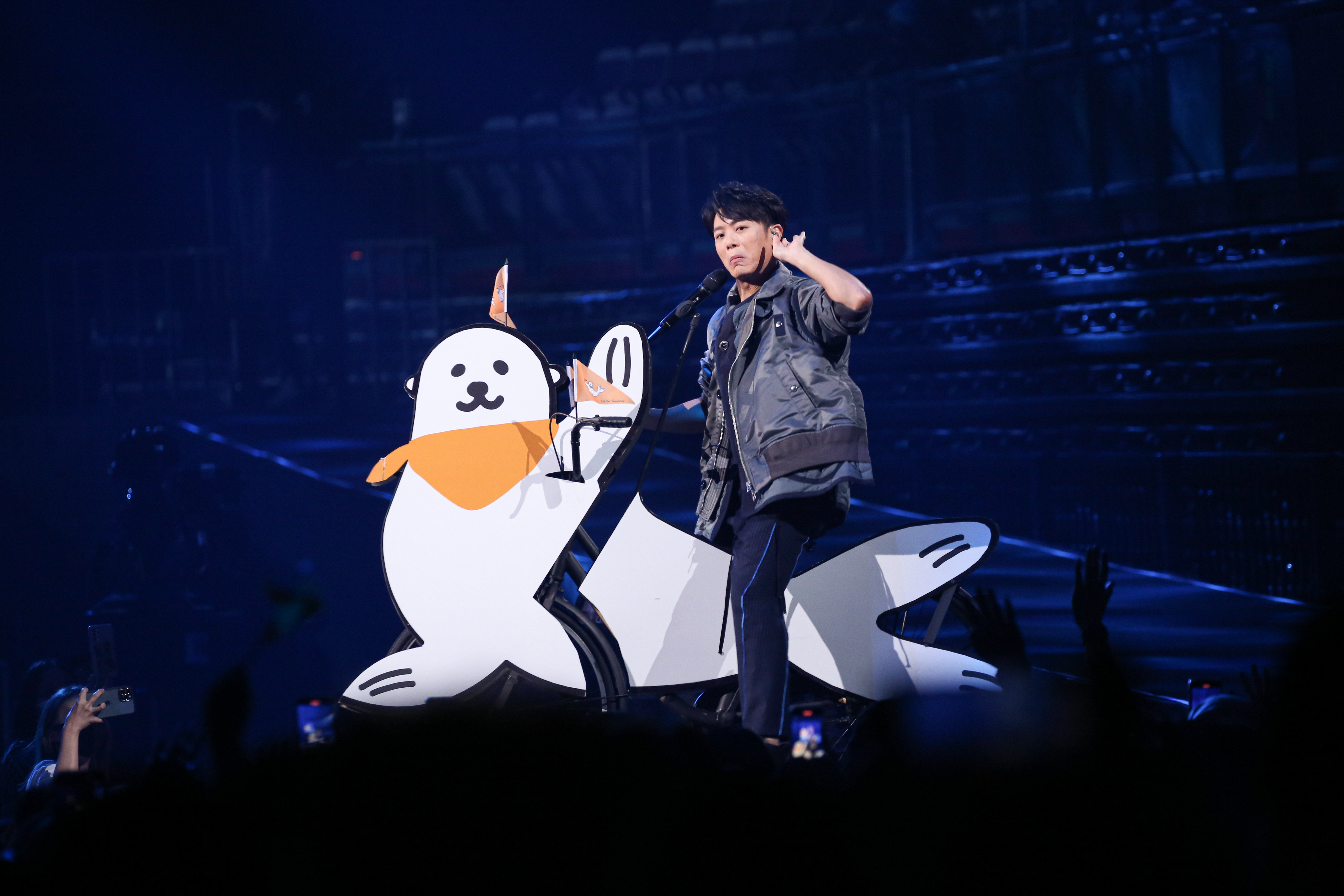 韋禮安化身「海獅會會長」騎著「海獅」環繞全場。