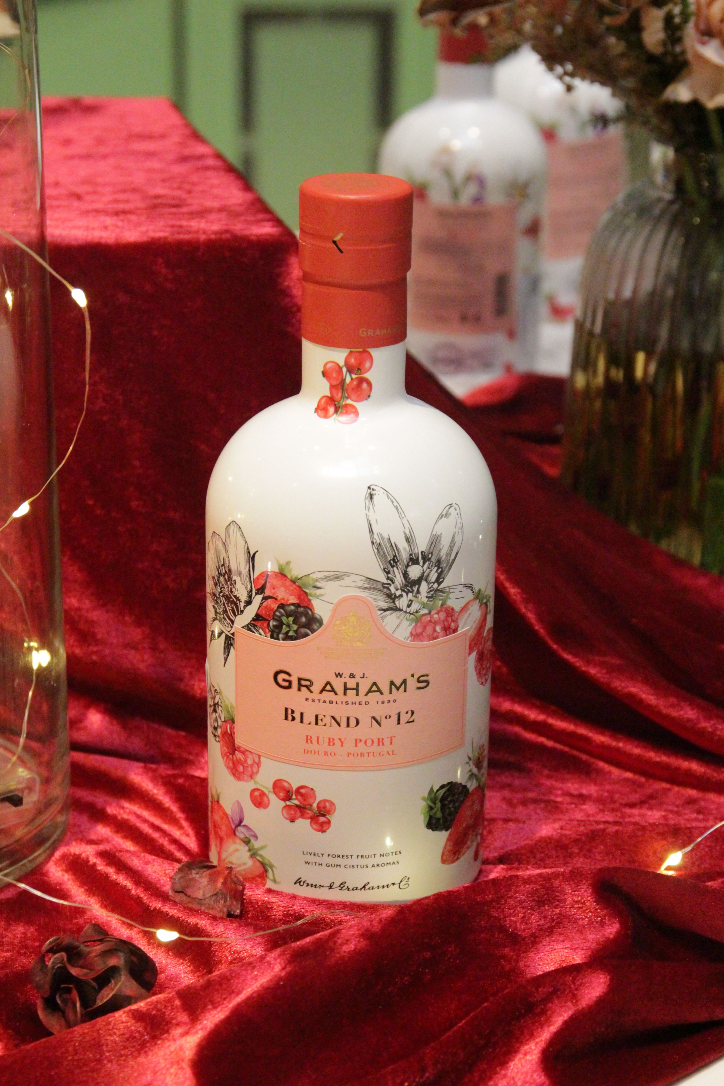 「Blend No.12 紅寶石波特酒」除了果香馥郁，另藏了不同風味在酒體中。（1,300元／750ml）