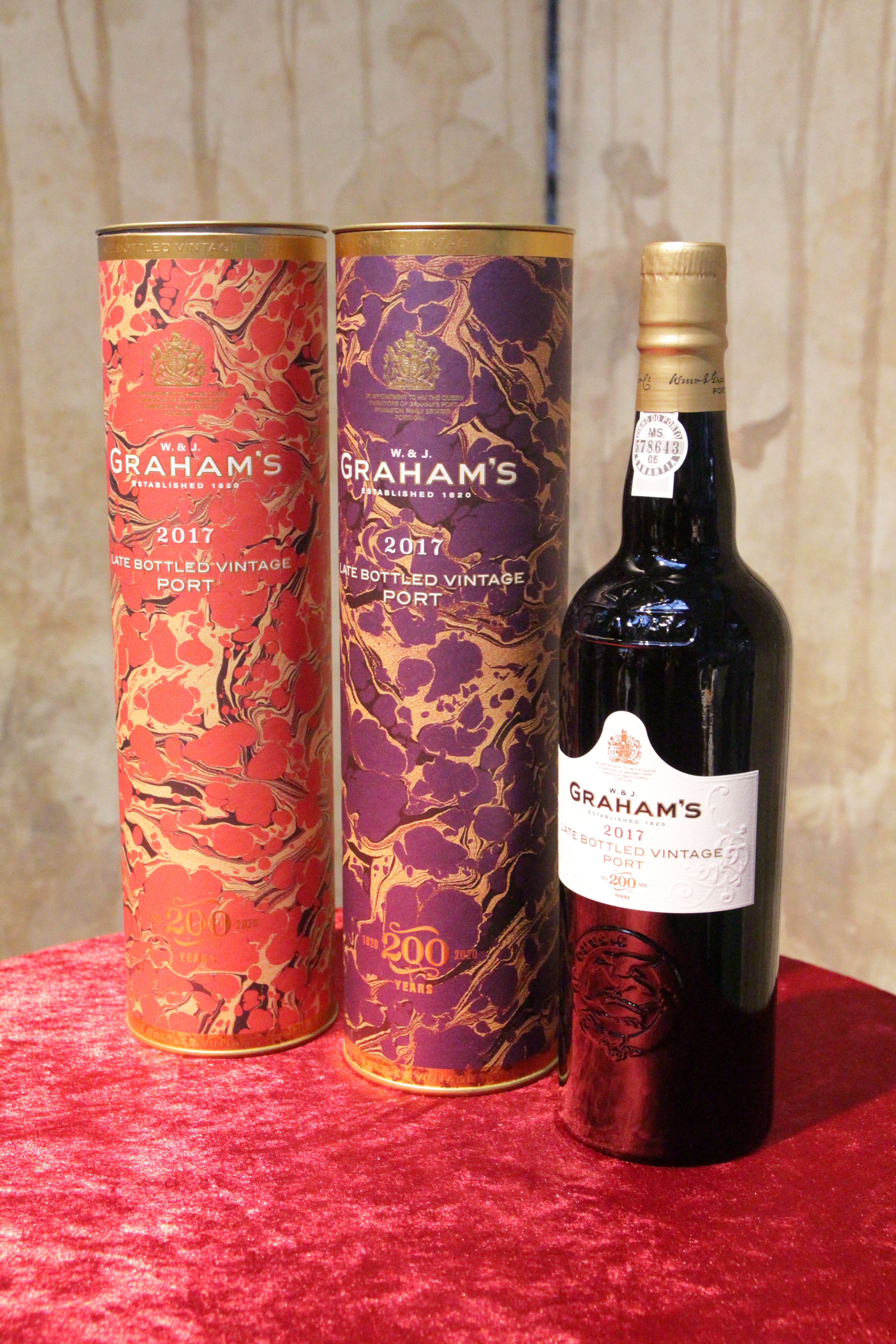 葛拉漢酒廠以生產品質優良出眾的波特酒聞名，其晚裝瓶年份波特酒是英國銷售最佳的品牌。