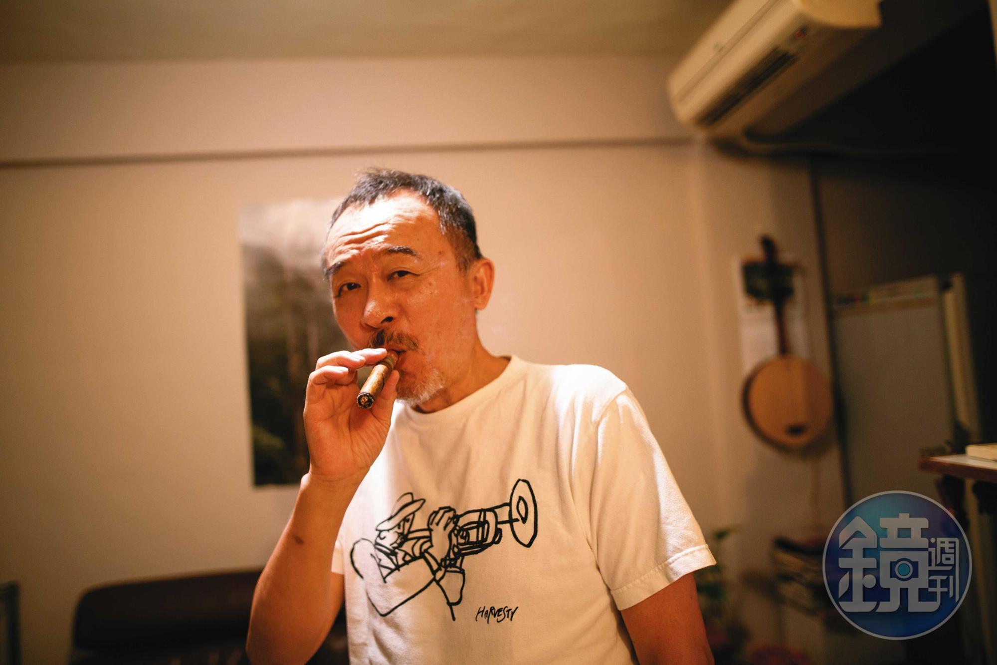 黃連煜戒菸多年,但偶爾會抽一下雪茄。