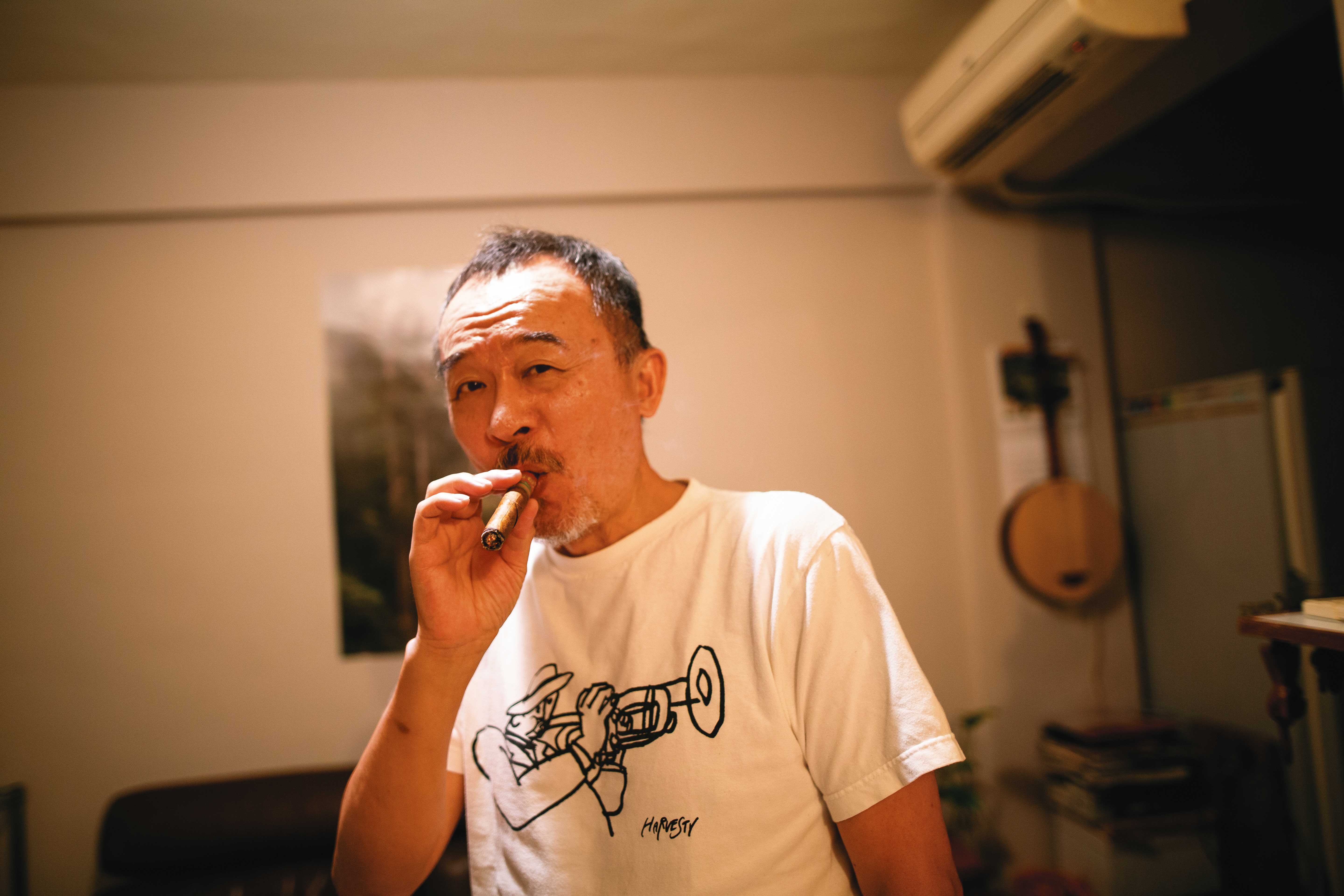 黃連煜戒菸多年,但偶爾會抽一下雪茄。