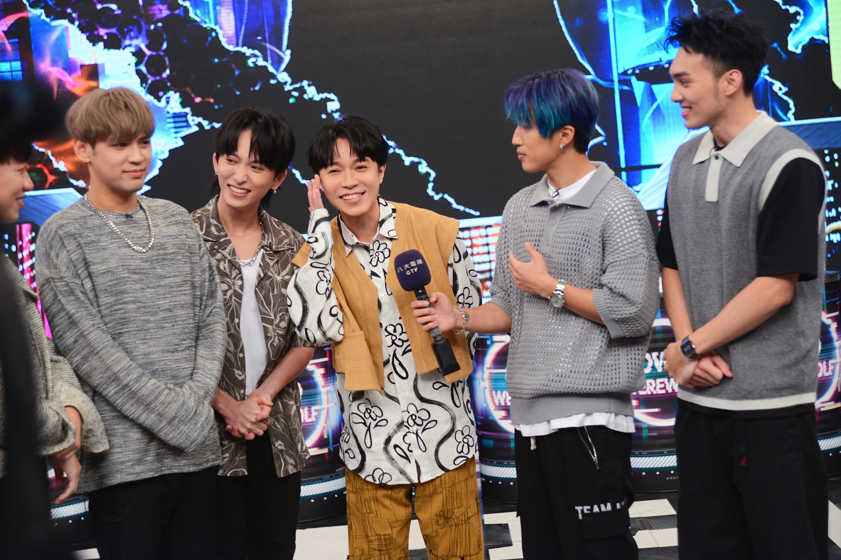 青峰自己要求上《娛樂百分百》「凹嗚狼人殺」，但他只想觀戰，不想參戰。（環球音樂提供）