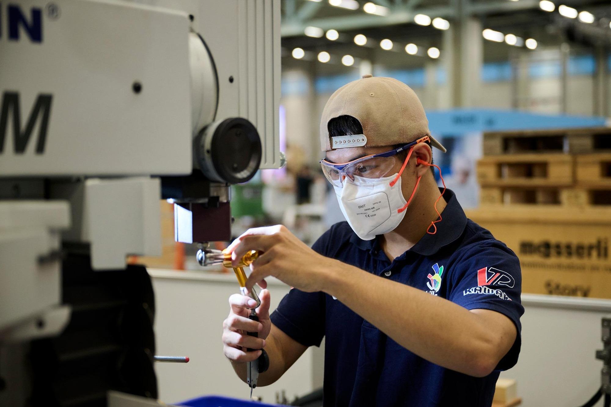 就讀台灣科技大學的雷豐嶽在國際技能競賽「外觀模型創作職類」奪金。(翻攝自World SkillCompetition臉書)