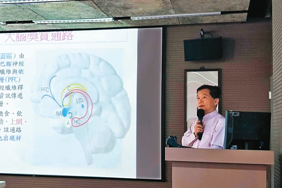 楊聰財是知名身心科醫師，對檢方未鑑定就起訴性侵案有不同意見。（翻攝楊聰財臉書）