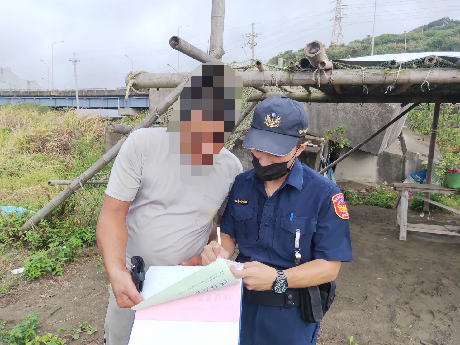 林口警針對海岸地區加強巡視與勸導，合計已開立勸導單11件11人、口頭勸導4件4人。（翻攝畫面）