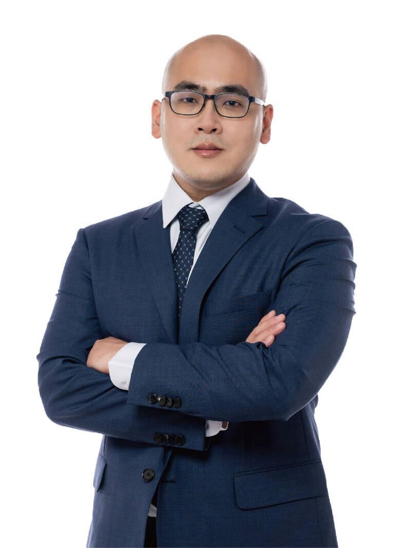 蕭奕弘曾任法官及檢察官，除了對司法訴訟流程熟悉，更是電腦犯罪偵防與智慧財產權領域高手。（取自義展事務所官網）