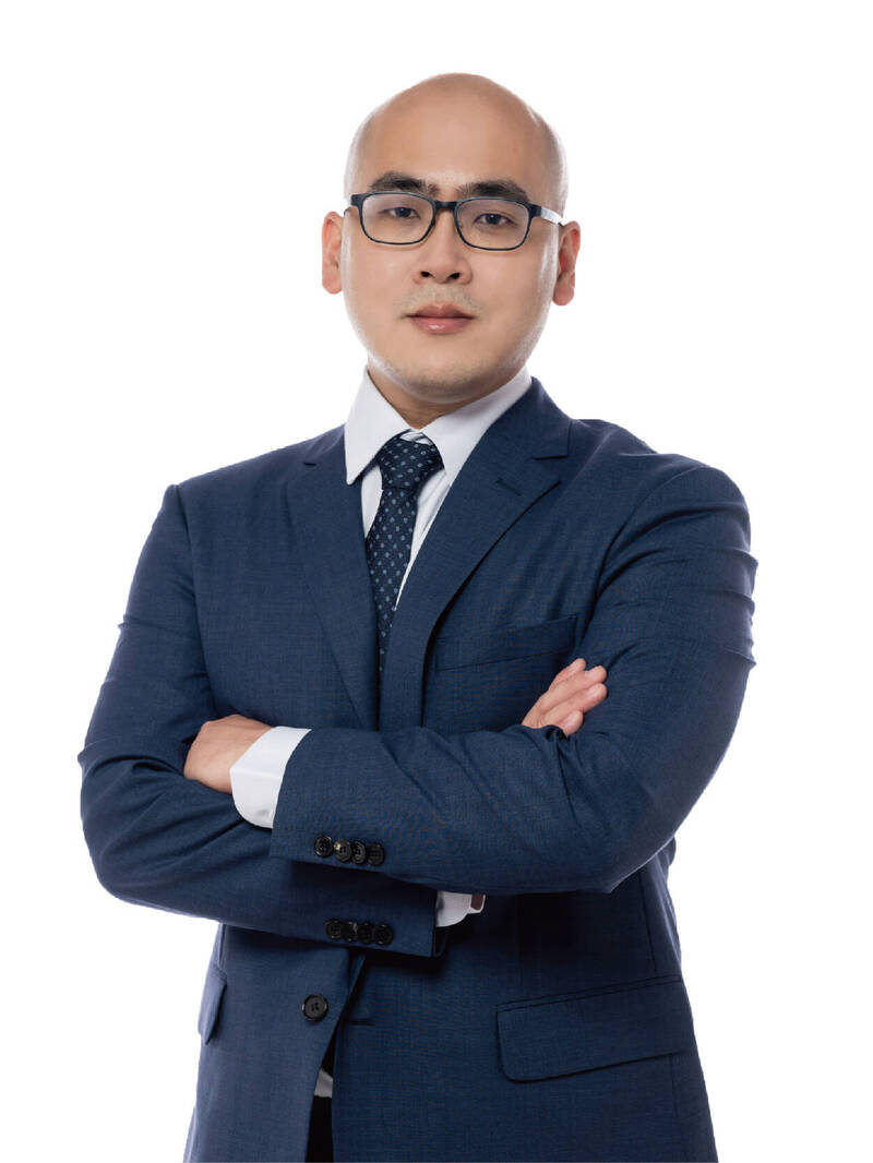 蕭奕弘曾任法官及檢察官,除了對司法訴訟流程熟悉,更是電腦犯罪偵防與智慧財產權領域高手。(取自義展事務所官網)