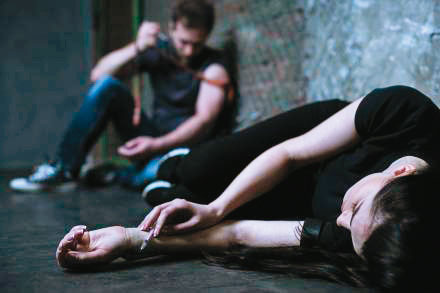 吩坦尼毒性極強,造成美國每年死亡逾10萬人,其中不乏年輕人,已成國安問題。(翻攝自美國緝毒局DEA官網)