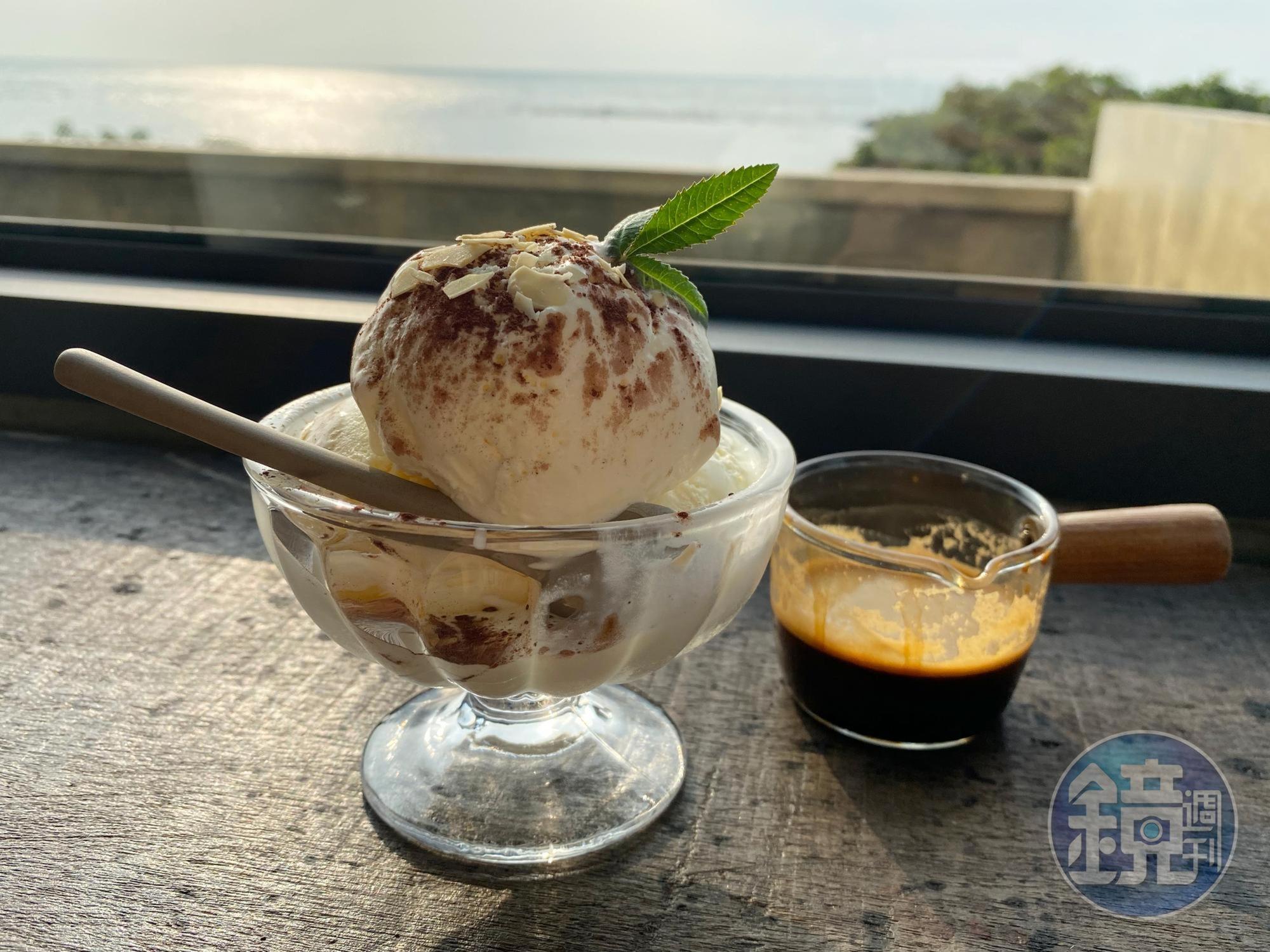 經典義式甜點「Affogato」香草冰淇淋再淋上濃縮黑咖啡，微苦大人味。